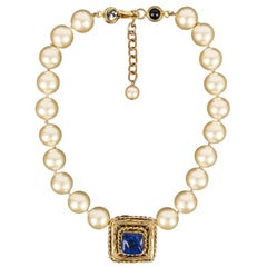 Vintage Chanel Pearl Necklace in Gilded Metal and Glass Paste