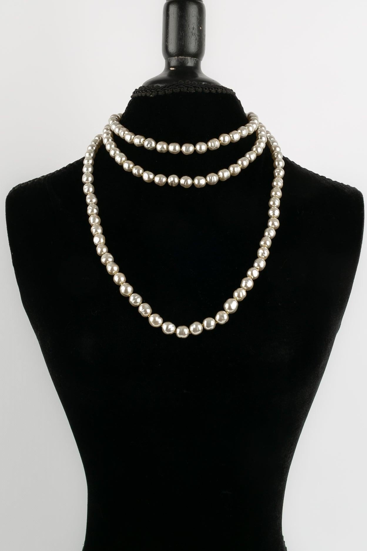 Chanel Pearl Necklace in Light Gray In Excellent Condition For Sale In SAINT-OUEN-SUR-SEINE, FR