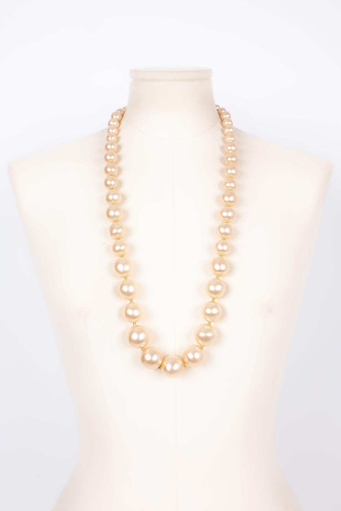 Chanel - (Made in France) Perlenkette aus Perlmutt. 2cc9 Collection'S.

Zusätzliche Informationen:
Zustand: Sehr guter Zustand
Abmessungen: Länge: 92 cm

Sellers Referenz: CB122