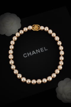 Chanel pearl necklace 'turnlock' 1996