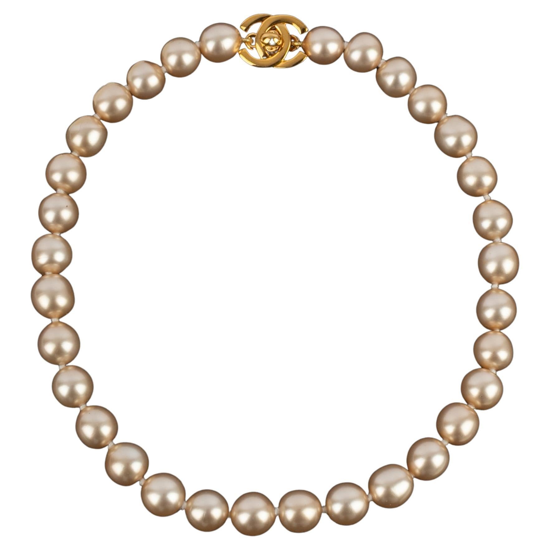 Collana di perle Chanel "turnlock" 1996