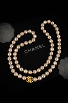 Chanel Perlenkette 'turnlock' von Karl Lagerfeld Frühjahr-Sommer 1996