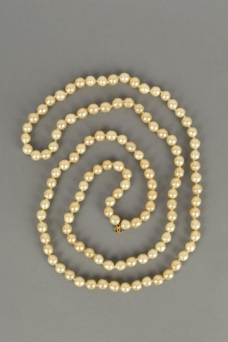 Chanel Pearl Necklace with Cross Pendant In Good Condition In SAINT-OUEN-SUR-SEINE, FR