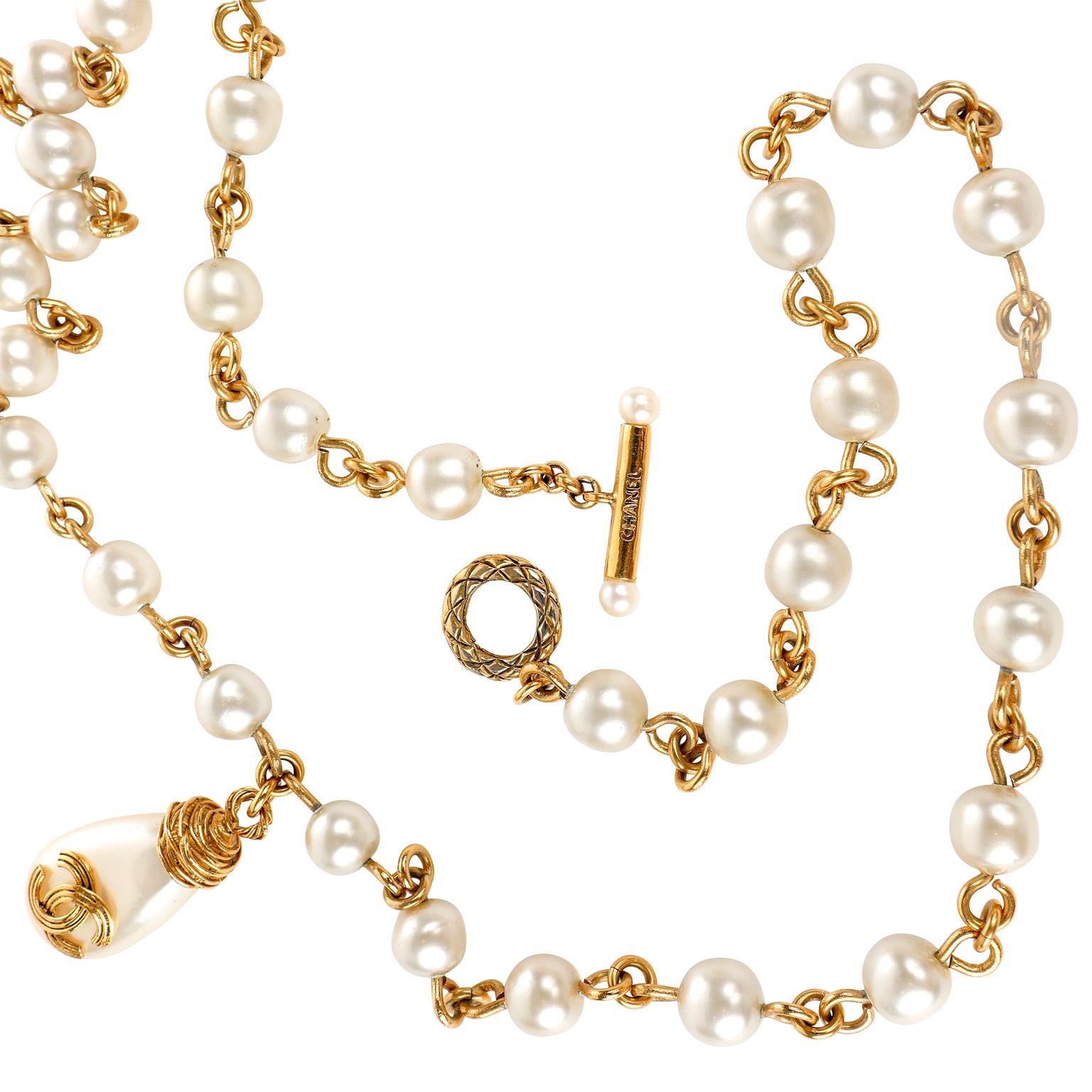 This authentic Chanel Pearl Necklace with Large CC Pearl Charm is in mint vintage condition.  24 karat gold plated chain with faux pearls.  A single large tear drop CC adorned pearl acts as the centerpiece.   Box or pouch included.

PBF 12829