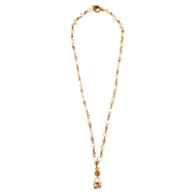 Chanel Gripoix Pearl Cluster 1980's Necklace For Sale at 1stDibs