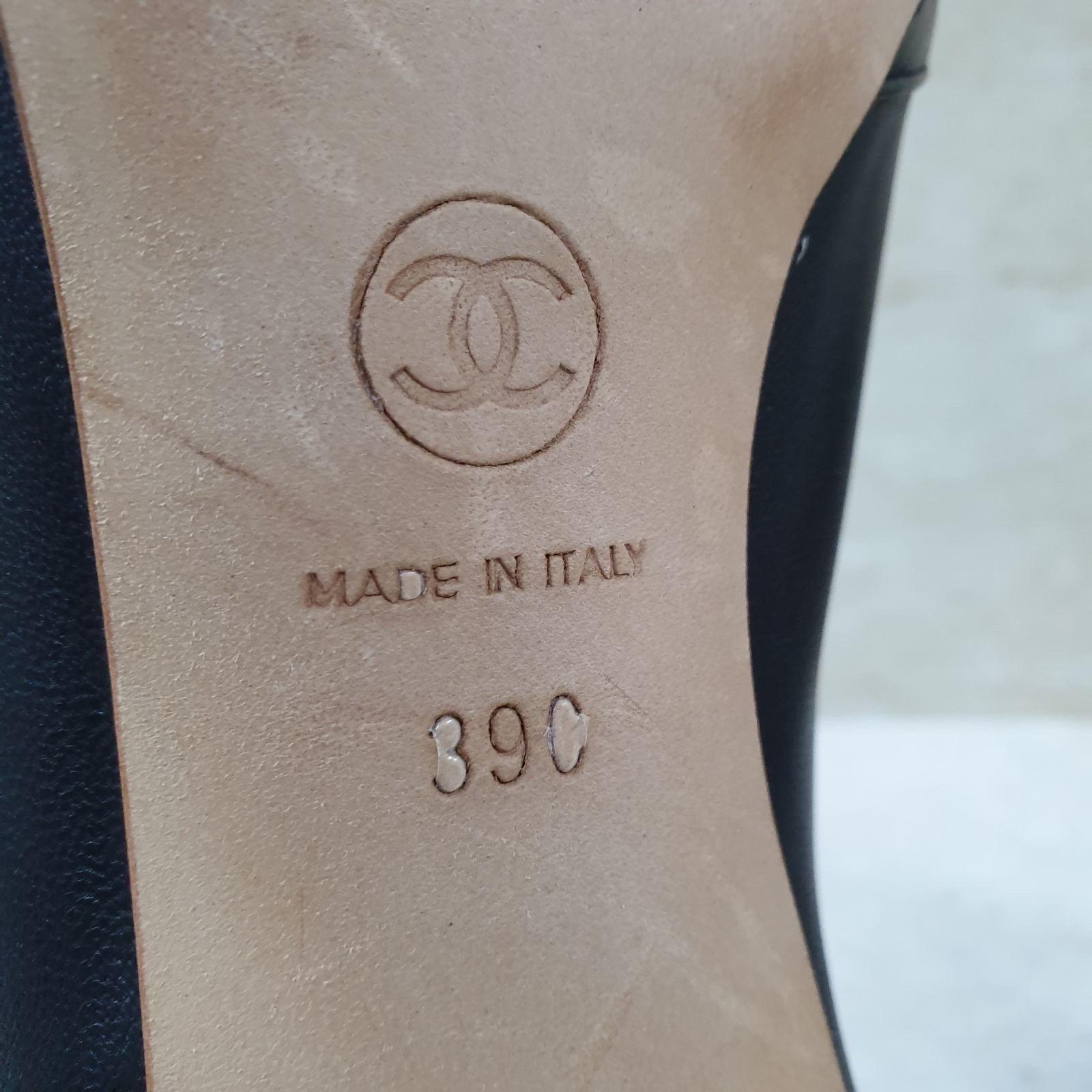 Stivaletti con punta aperta con perle di Chanel 1