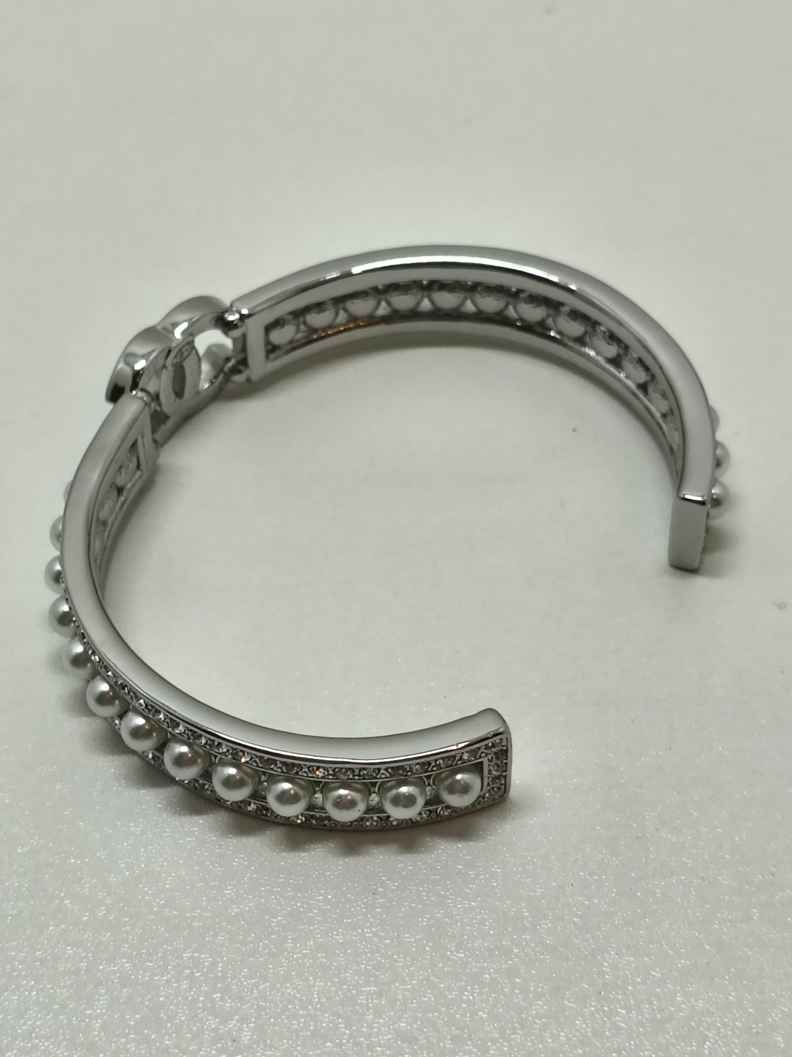 Chanel Perle & Strass CC Manschettenarmband Damen im Angebot