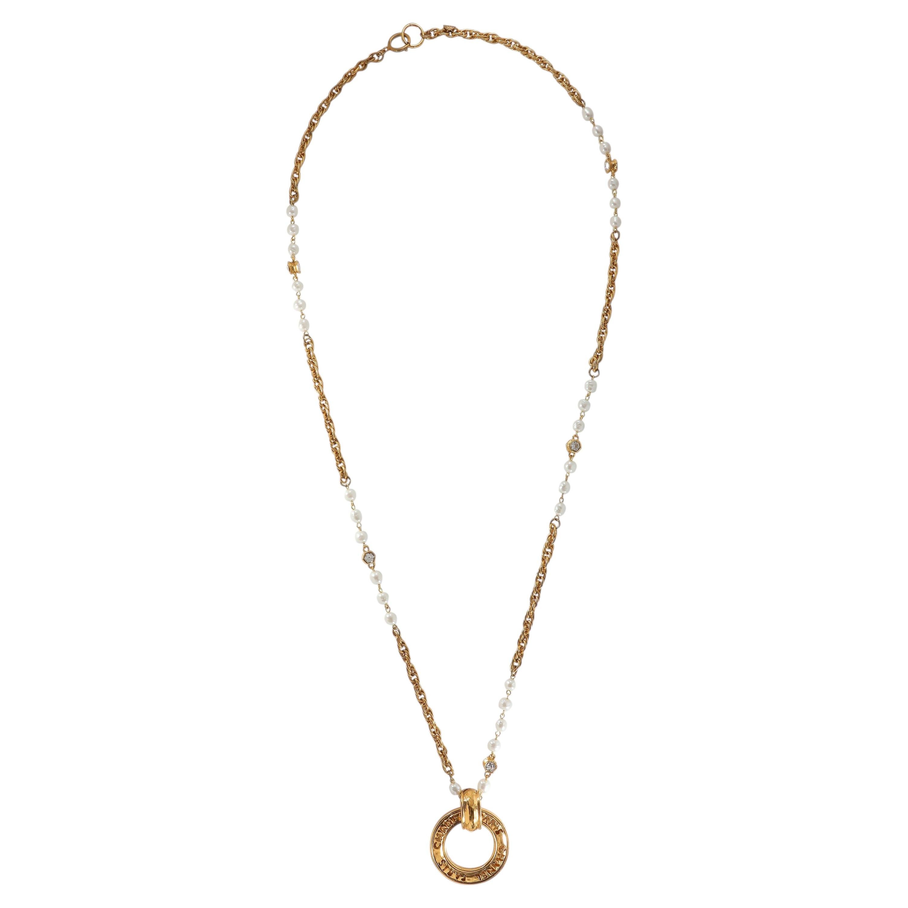 Chanel Collar vintage de perlas, brillantes y placas de oro de 24k