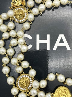 CHANEL PEARL SAUTOIR, 6 double-sided coins with CC logos and lion heads 1982's