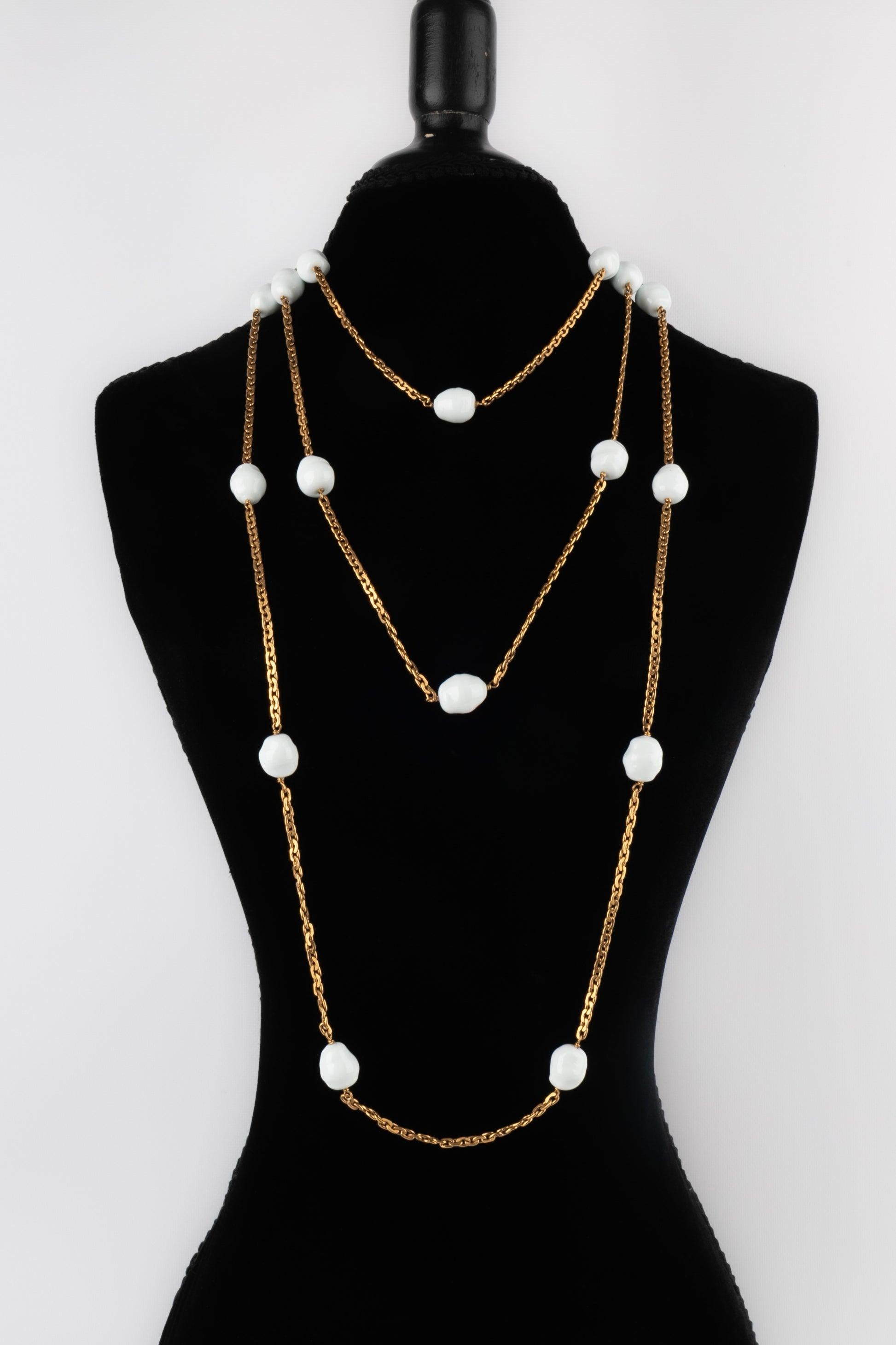 Chanel Pearl Sautoir / Collana con perle di vetro bianche, Autunno-Inverno 1996 In condizioni ottime in vendita a SAINT-OUEN-SUR-SEINE, FR