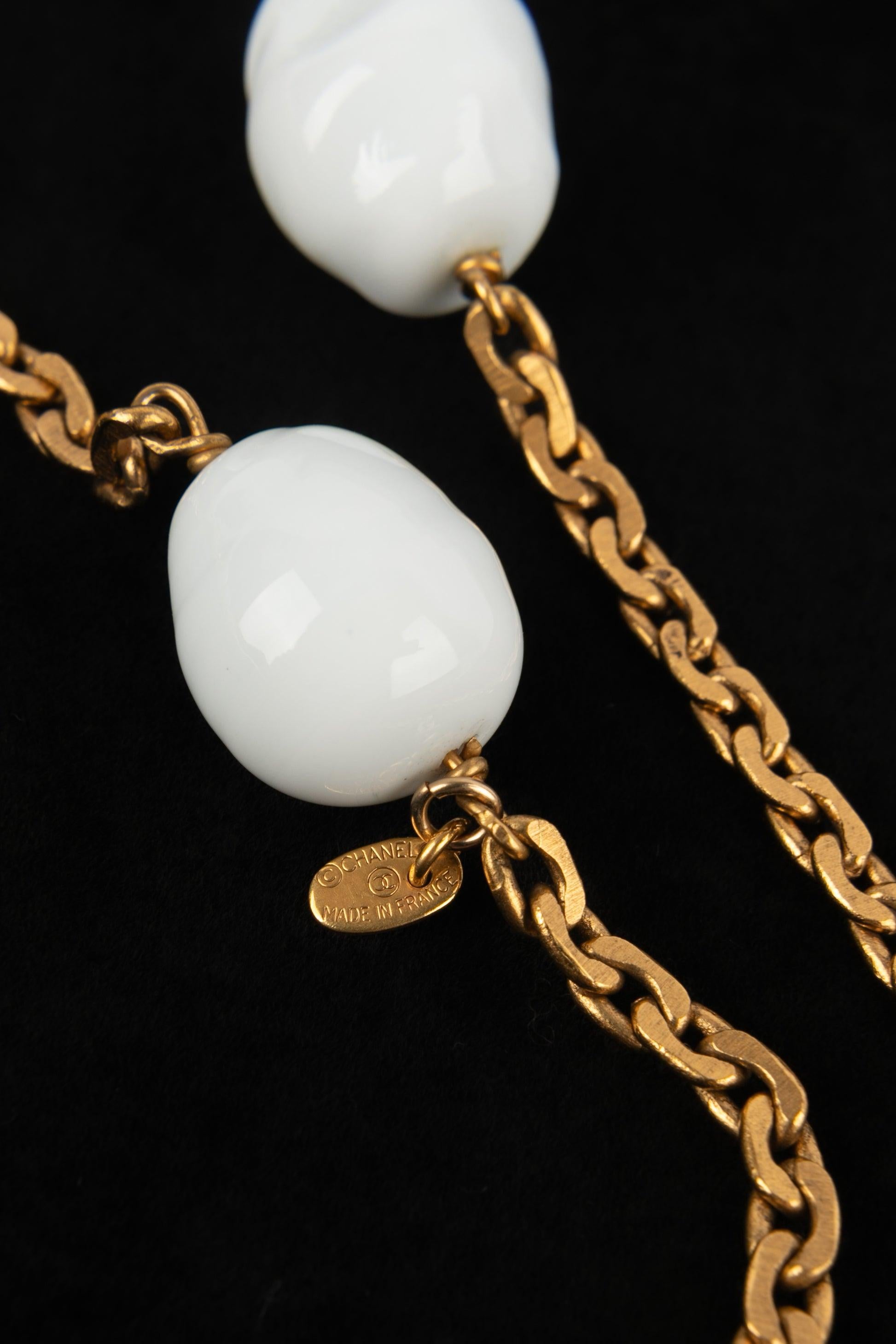 Chanel Pearl Sautoir / Collana con perle di vetro bianche, Autunno-Inverno 1996 in vendita 4