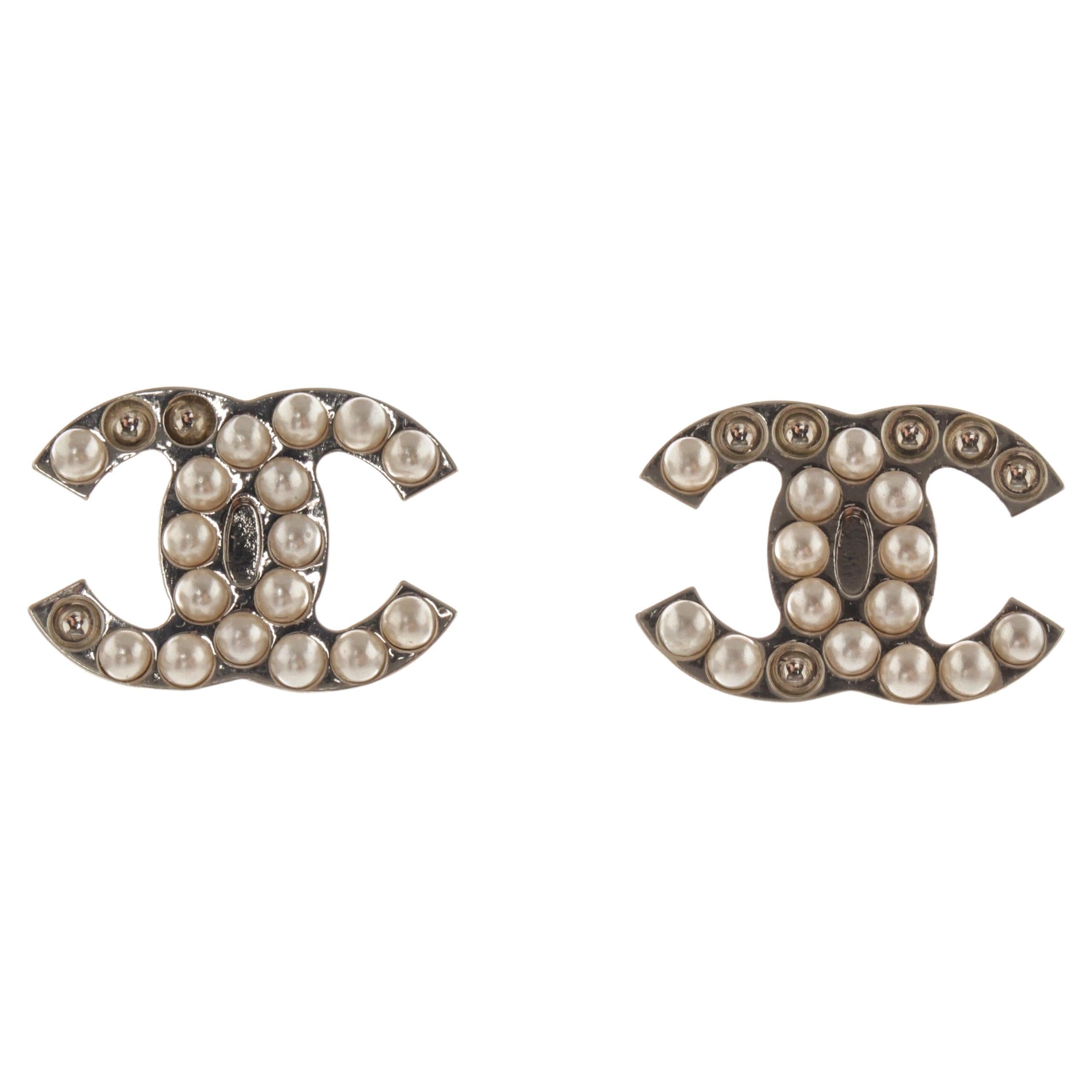 Chanel Pearl SHW CC Earrings