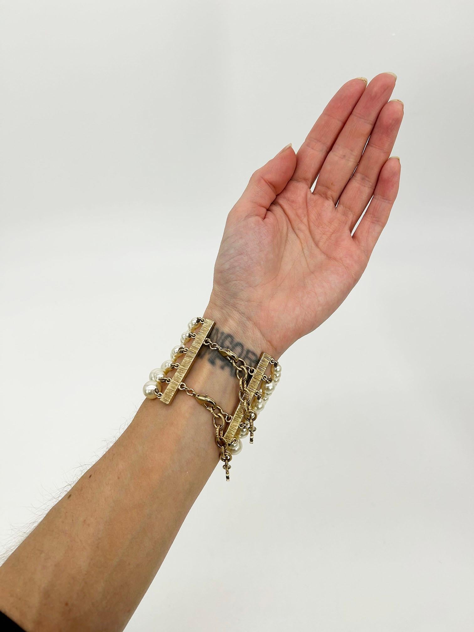 Chanel Perlenstrang-Charm-Armband im Angebot 5