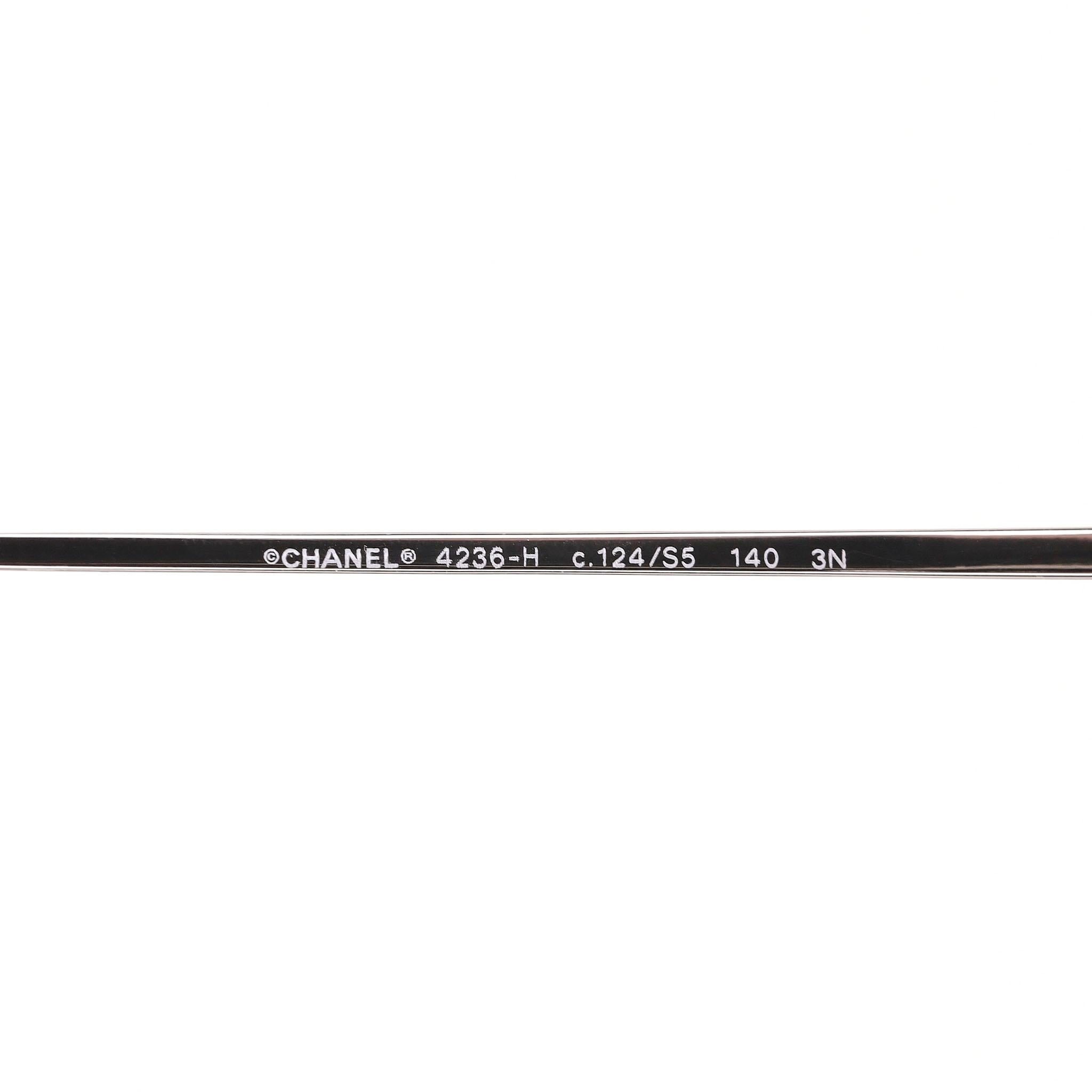 Chanel - Lunettes de soleil papillon ornées de perles 5