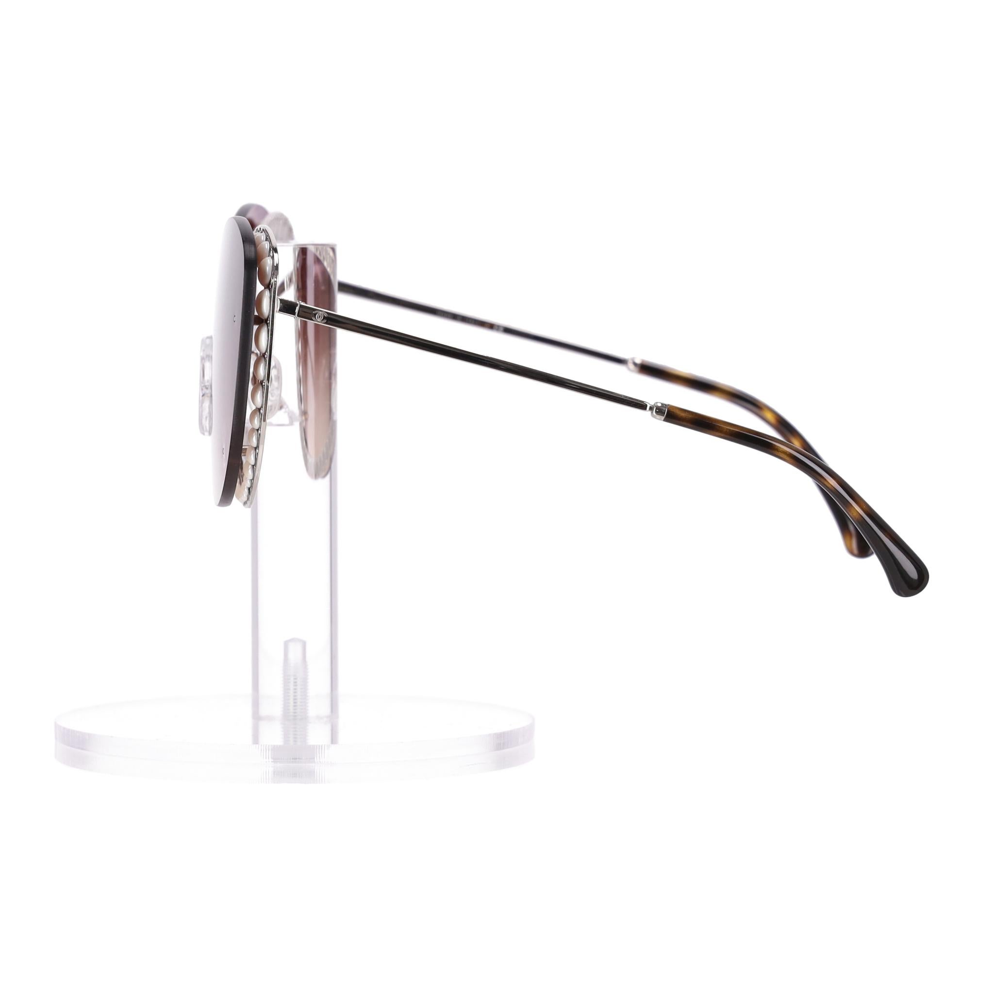 Marron Chanel - Lunettes de soleil papillon ornées de perles