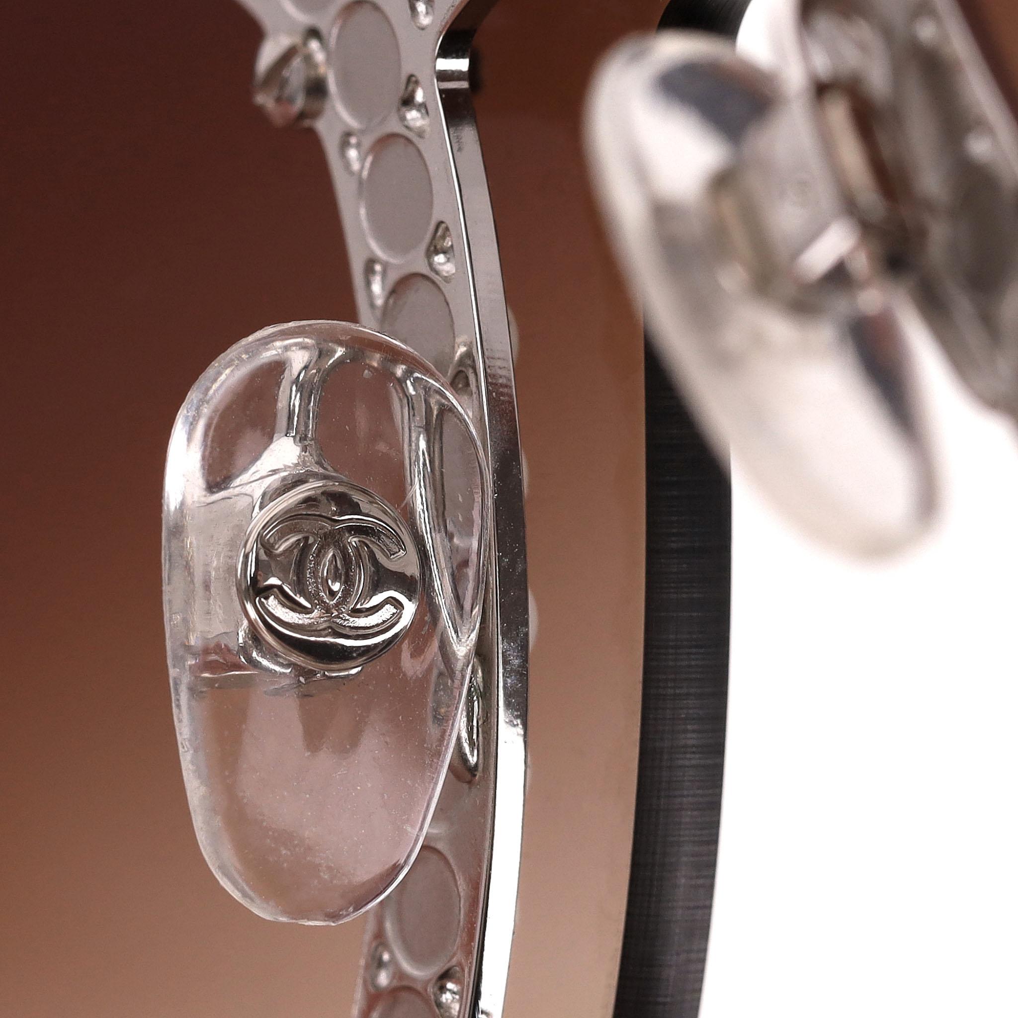 Chanel - Lunettes de soleil papillon ornées de perles 2