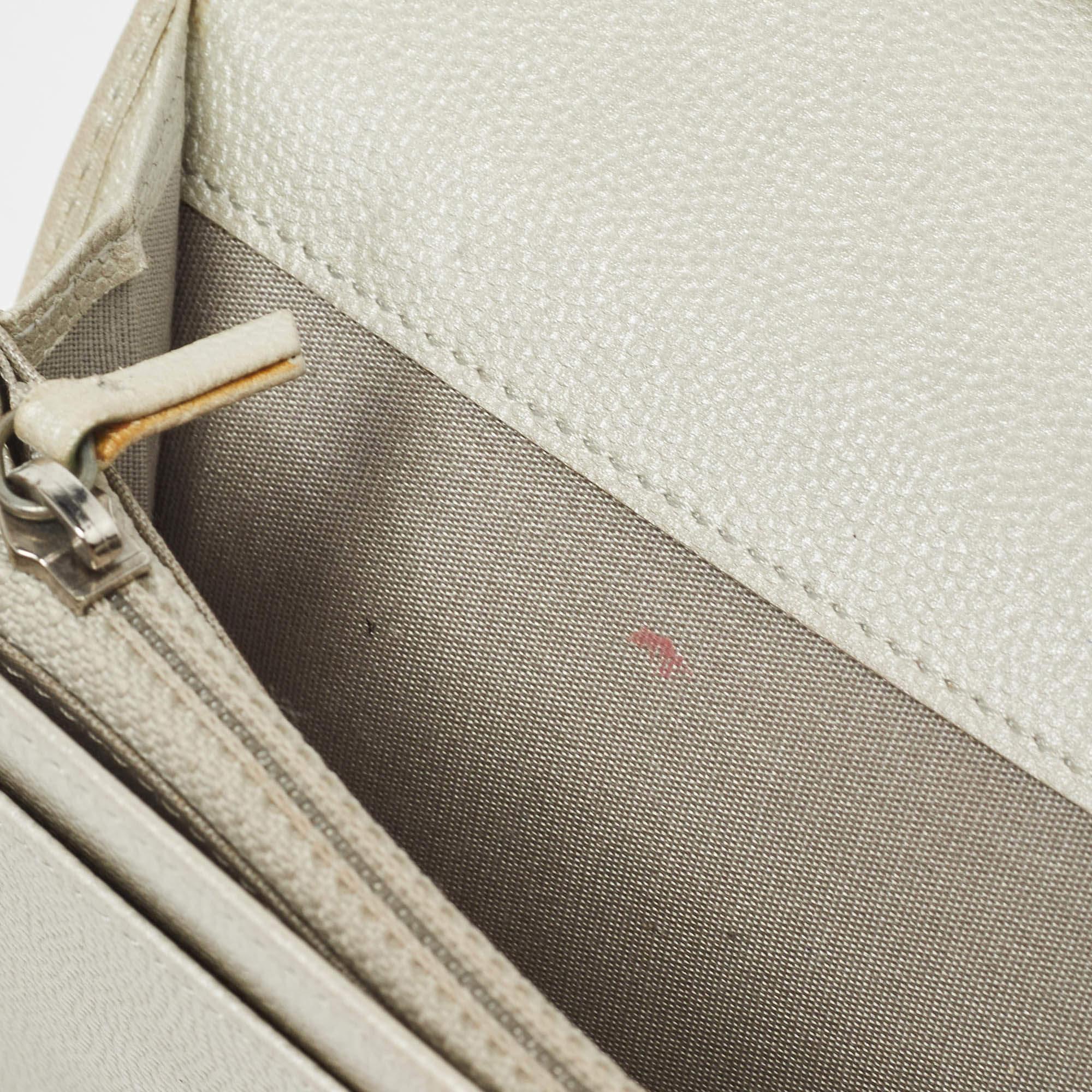 Chanel Perle Weiß Kaviar Leder CC L Yen Kontinentale Brieftasche CC L Yen im Angebot 1