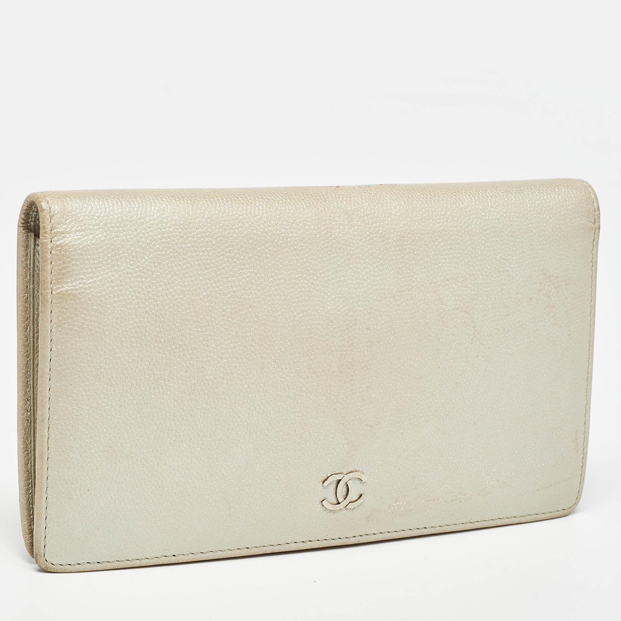 Chanel Perle Weiß Kaviar Leder CC L Yen Kontinentale Brieftasche CC L Yen im Angebot 2