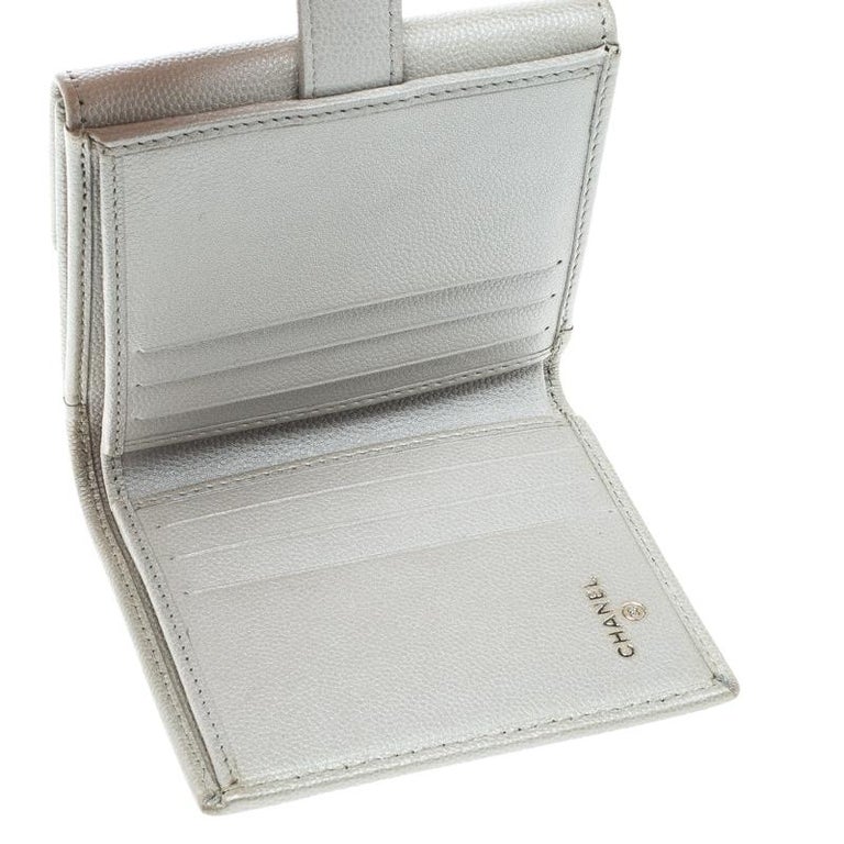 Chanel Pearl White Pebbled Leather Compact Wallet For Sale at 1stDibs