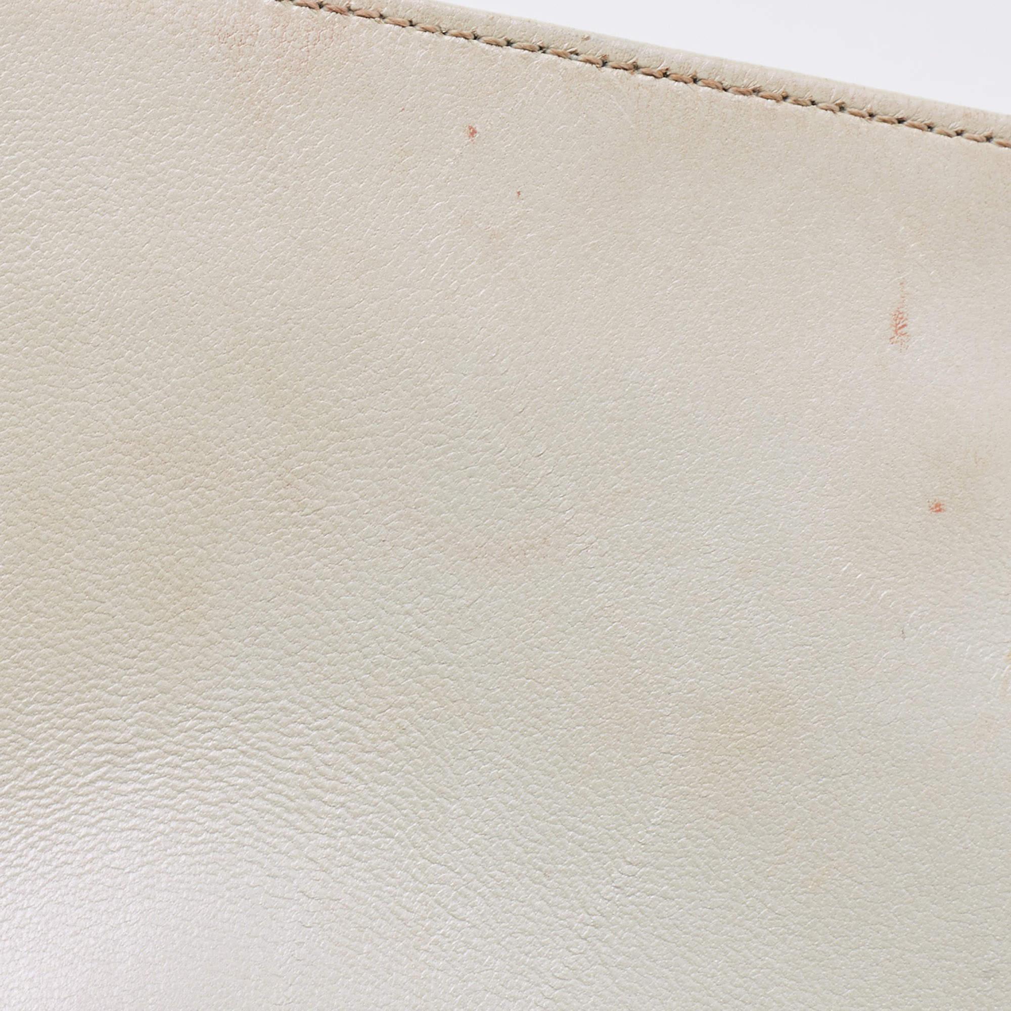 Chanel Pearl White Quilted Patent Leather Medium Boy Flap Bag For Sale 9