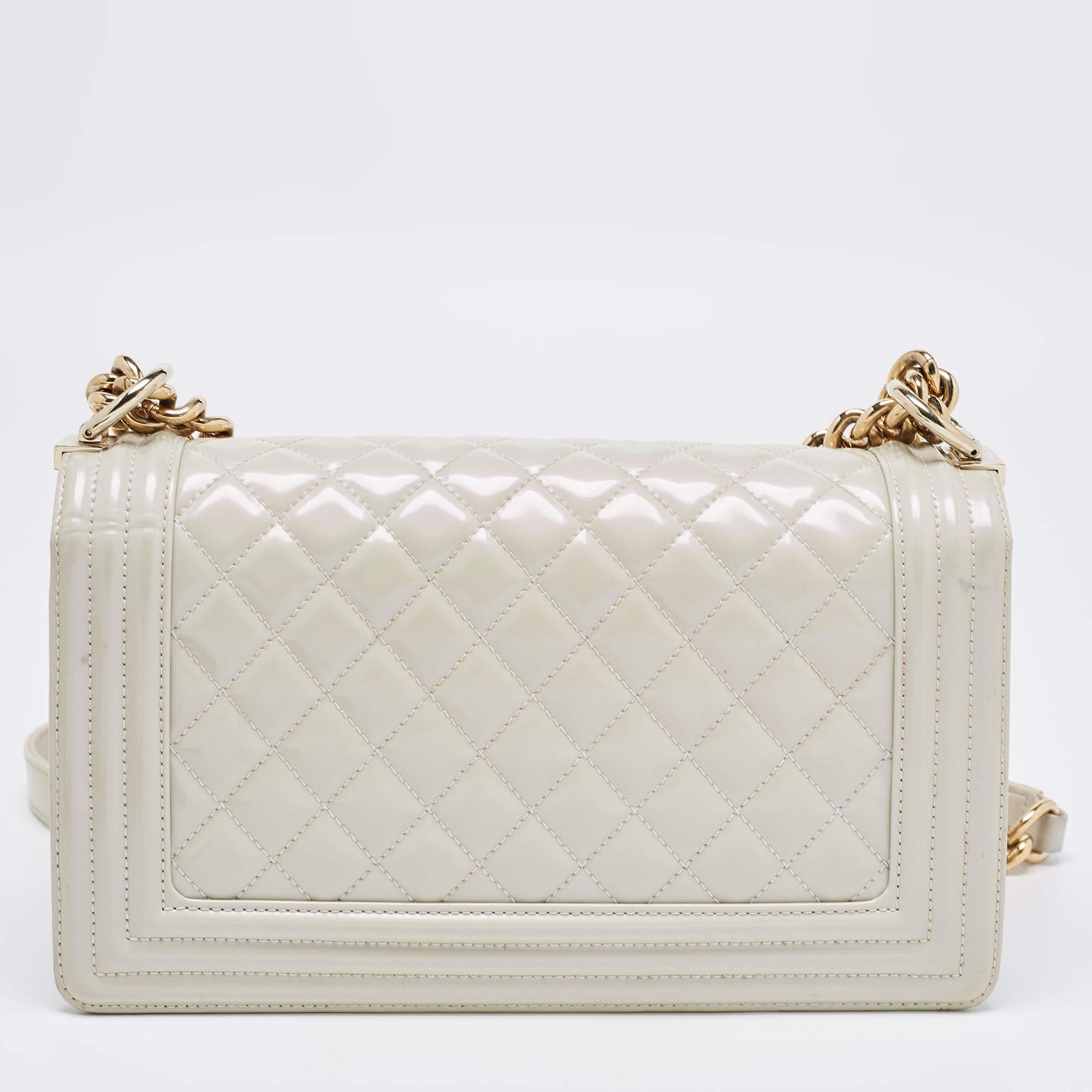 Chanel Pearl White Quilted Patent Leather Medium Boy Flap Bag In Fair Condition For Sale In Dubai, Al Qouz 2