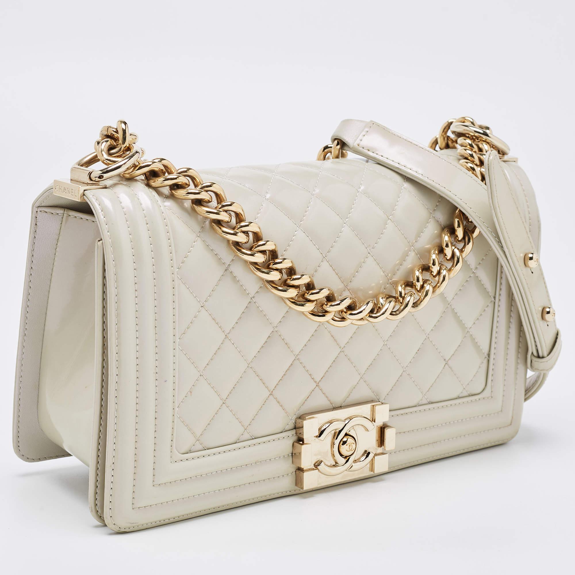 Women's Chanel Pearl White Quilted Patent Leather Medium Boy Flap Bag For Sale