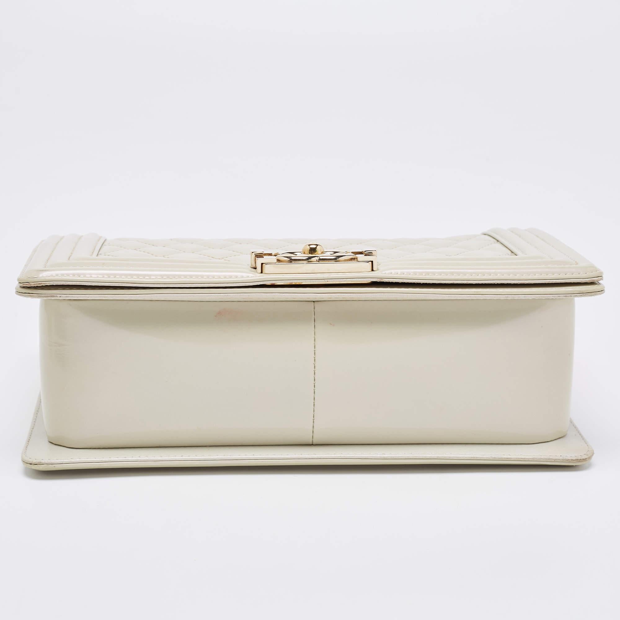 Chanel Pearl White Quilted Patent Leather Medium Boy Flap Bag For Sale 1