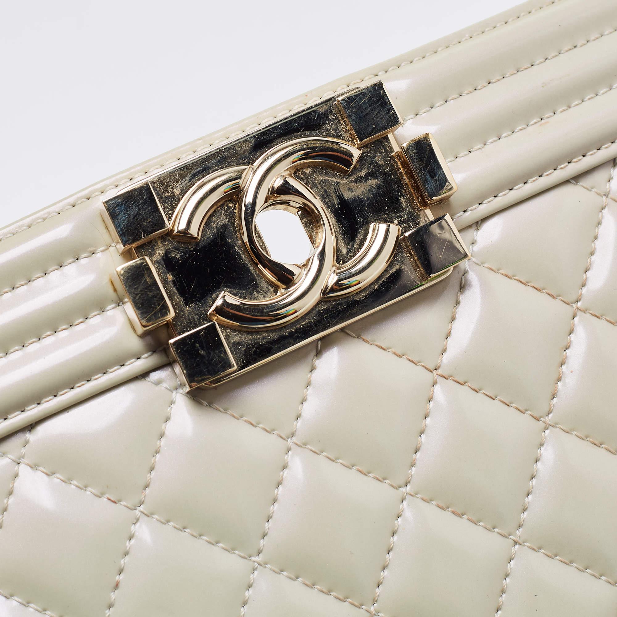 Chanel Pearl White Quilted Patent Leather Medium Boy Flap Bag For Sale 3