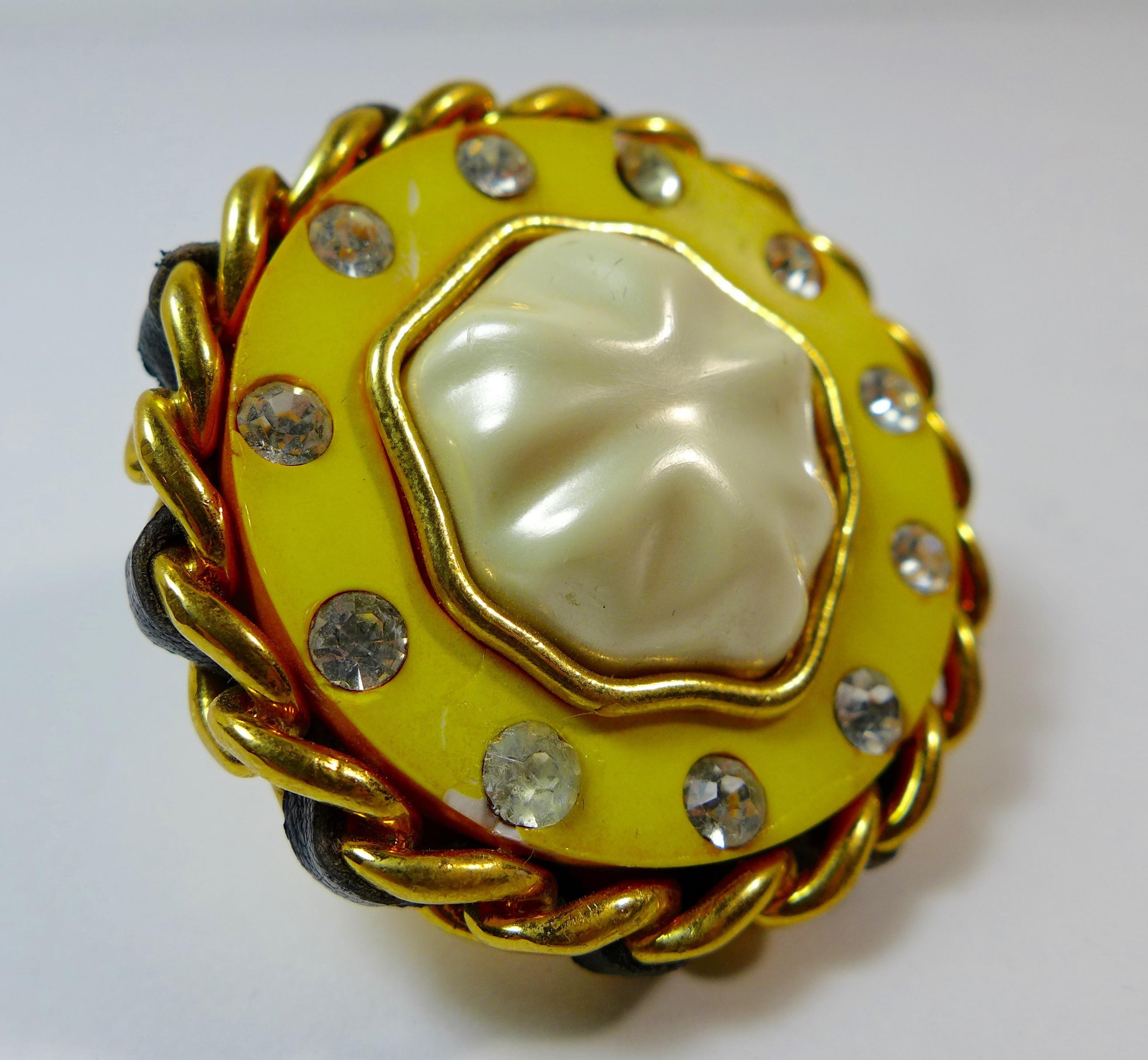 CHANEL Pearl Yellow Rhinestones and Chain Clip-On Earrings In Good Condition In Los Angeles, CA