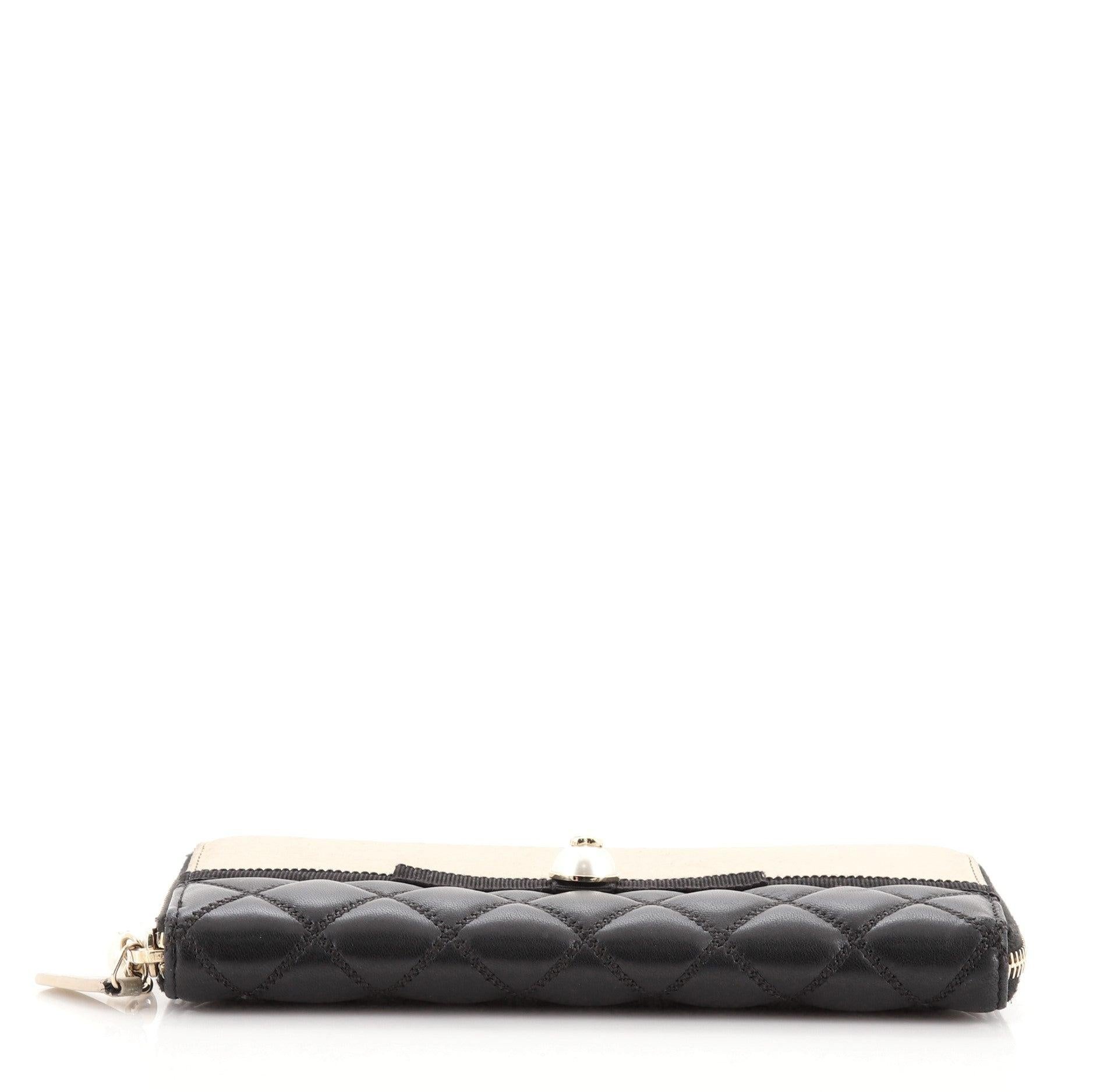 Chanel Pearl Zip Wallet Lambskin Long Black Neutral Wallet In Good Condition For Sale In Irvine, CA