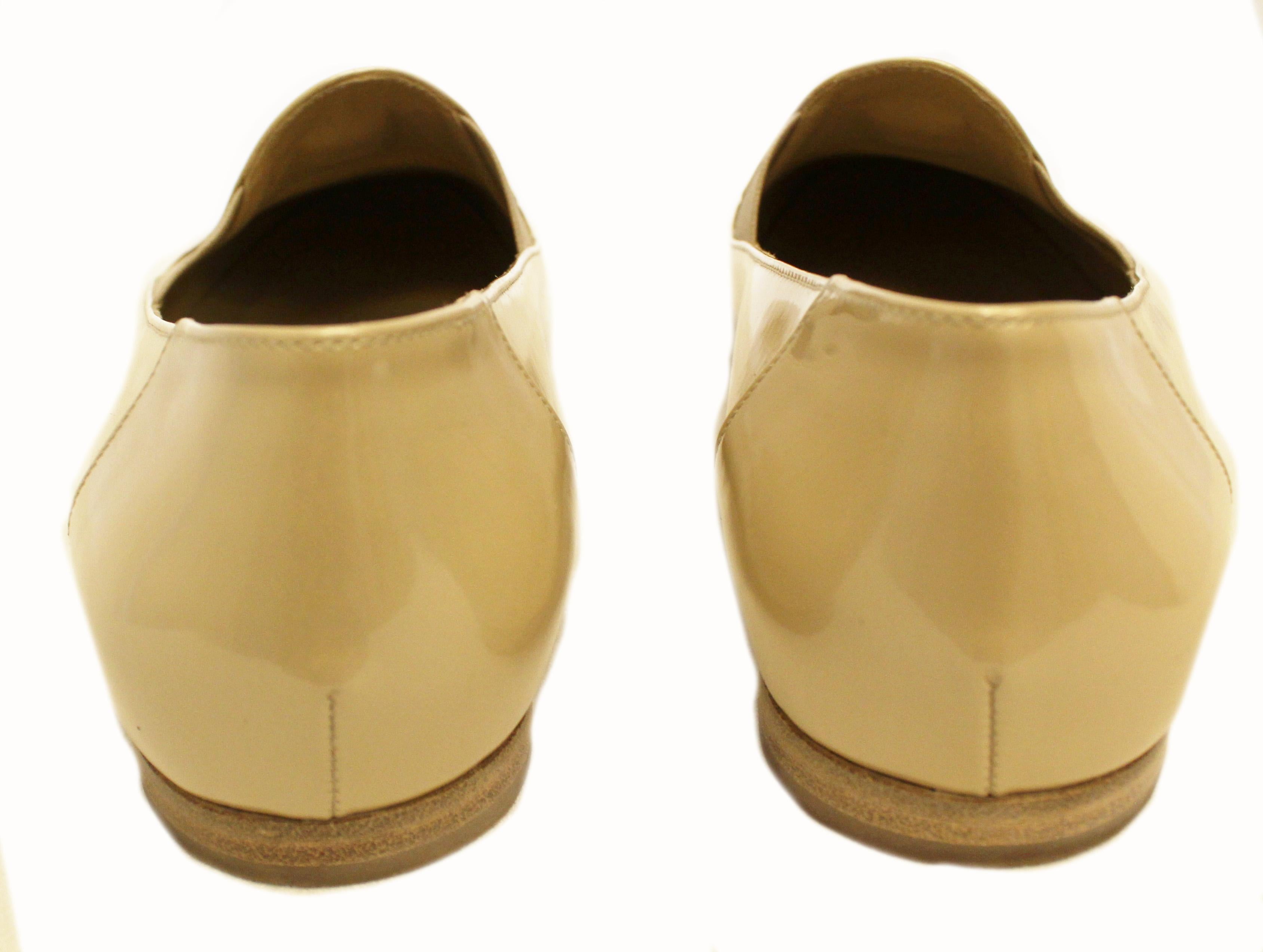 Chanel Pearlized Beige Patent Leather Flat Pumps In Excellent Condition In Palm Beach, FL