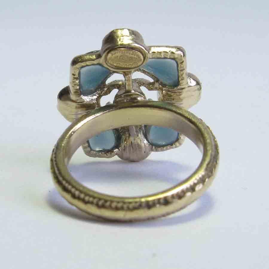 CHANEL Pearls And Blue Resin Ring In Good Condition In Paris, FR