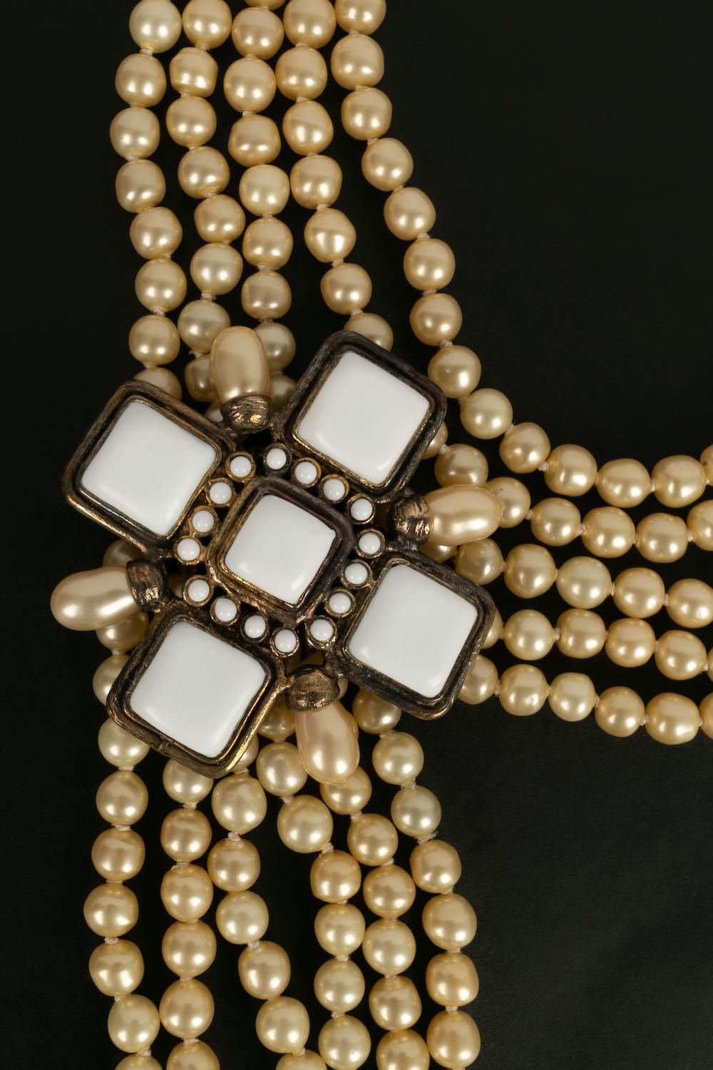 Women's Chanel Pearls and Jewel Necklace in Gold Metal For Sale