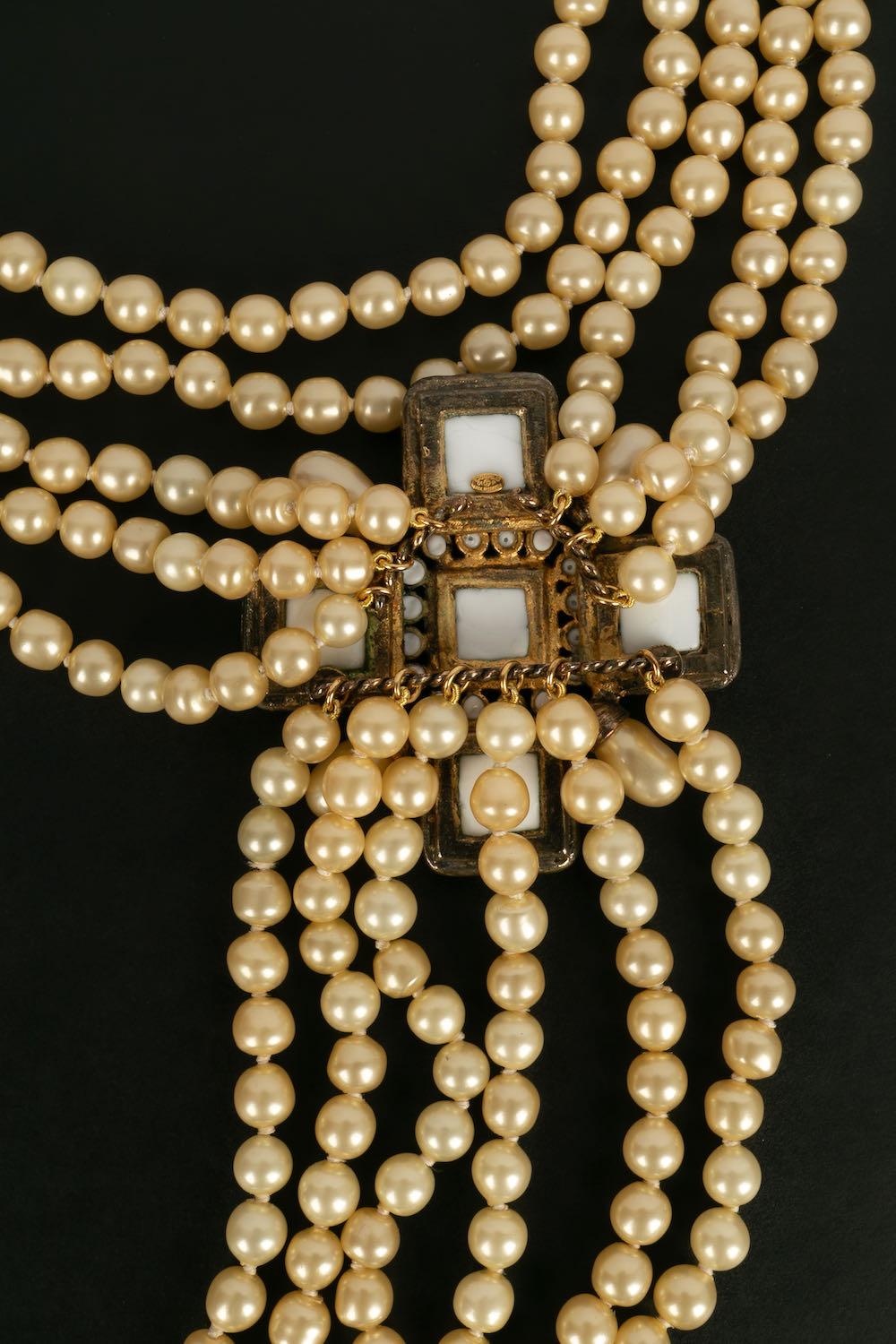 Chanel Pearls and Jewel Necklace in Gold Metal For Sale 1