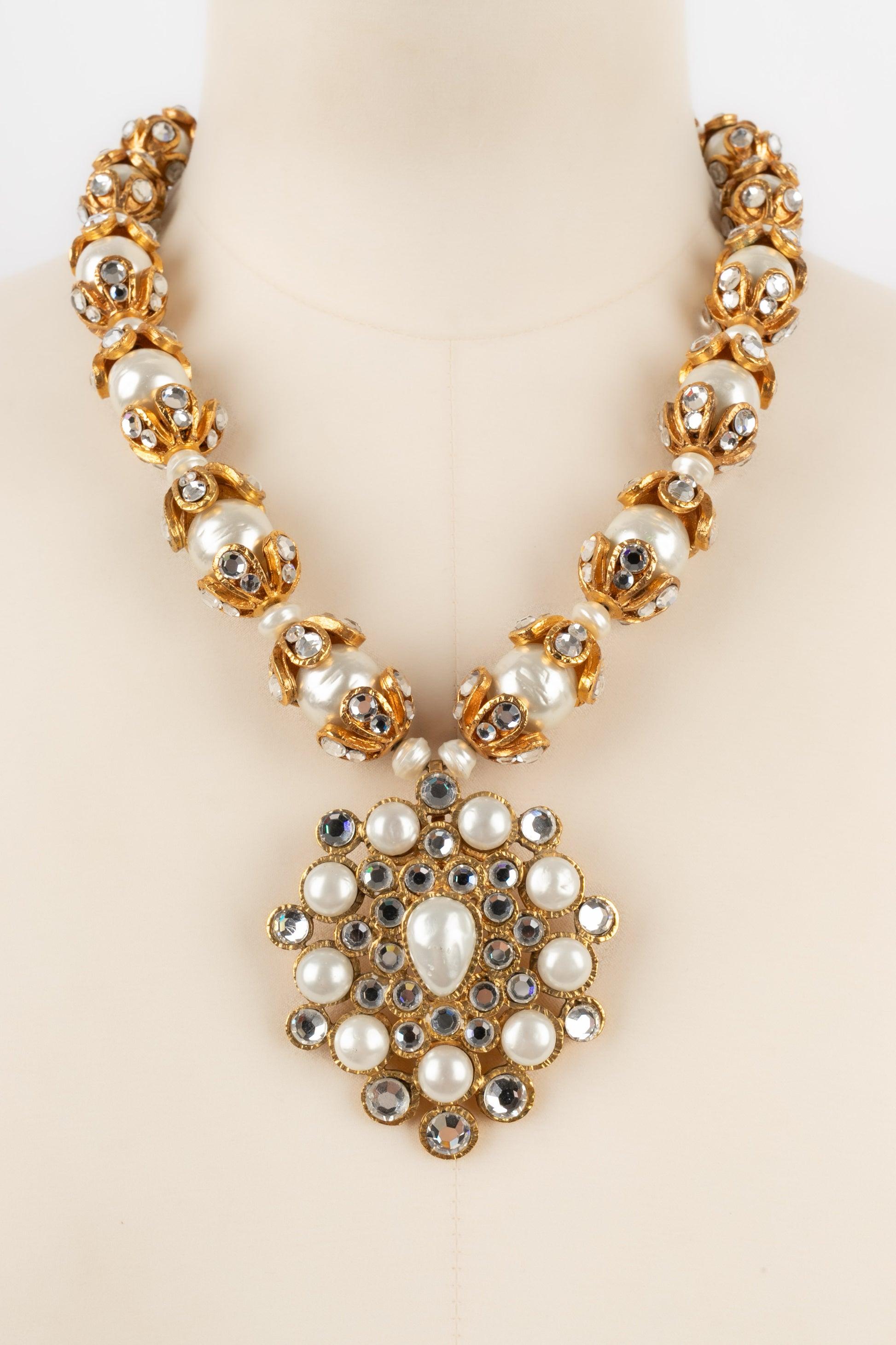 Chanel Pearls and Rhinestones Necklace, Fall 1996 In Excellent Condition For Sale In SAINT-OUEN-SUR-SEINE, FR
