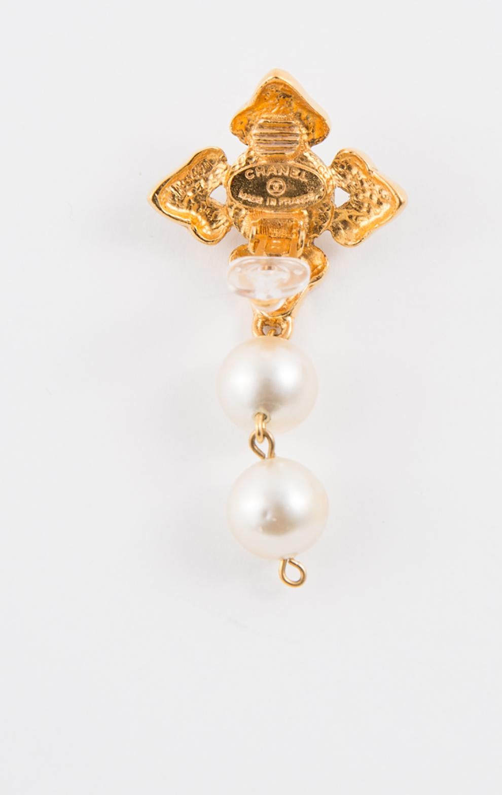 Chanel Pearls Clip On Drop Earrings In Good Condition In Paris, FR