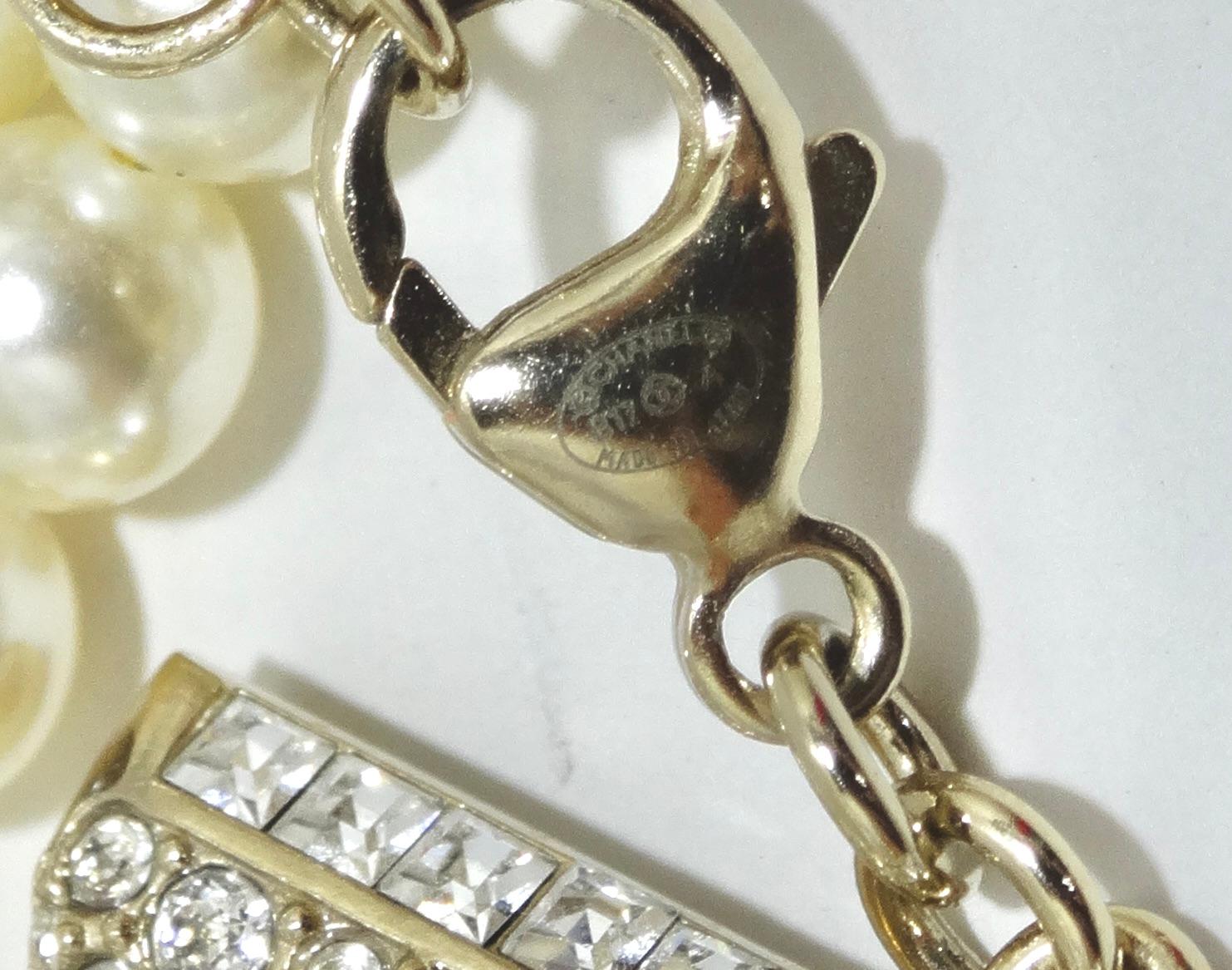 Chanel Mehrstrangige Halskette mit Perlen und Kristallschnalle im Angebot 6