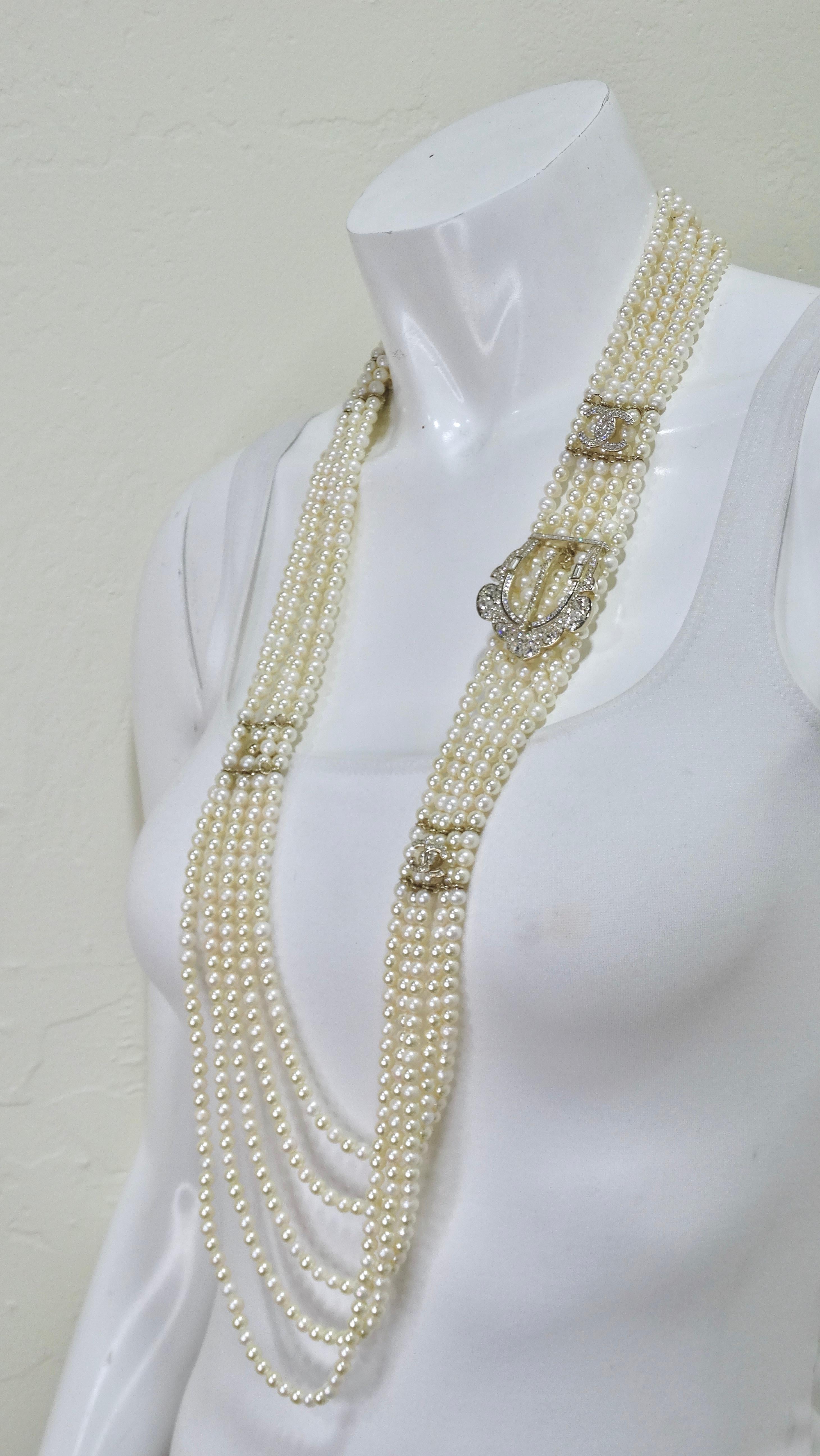 Chanel Mehrstrangige Halskette mit Perlen und Kristallschnalle für Damen oder Herren im Angebot