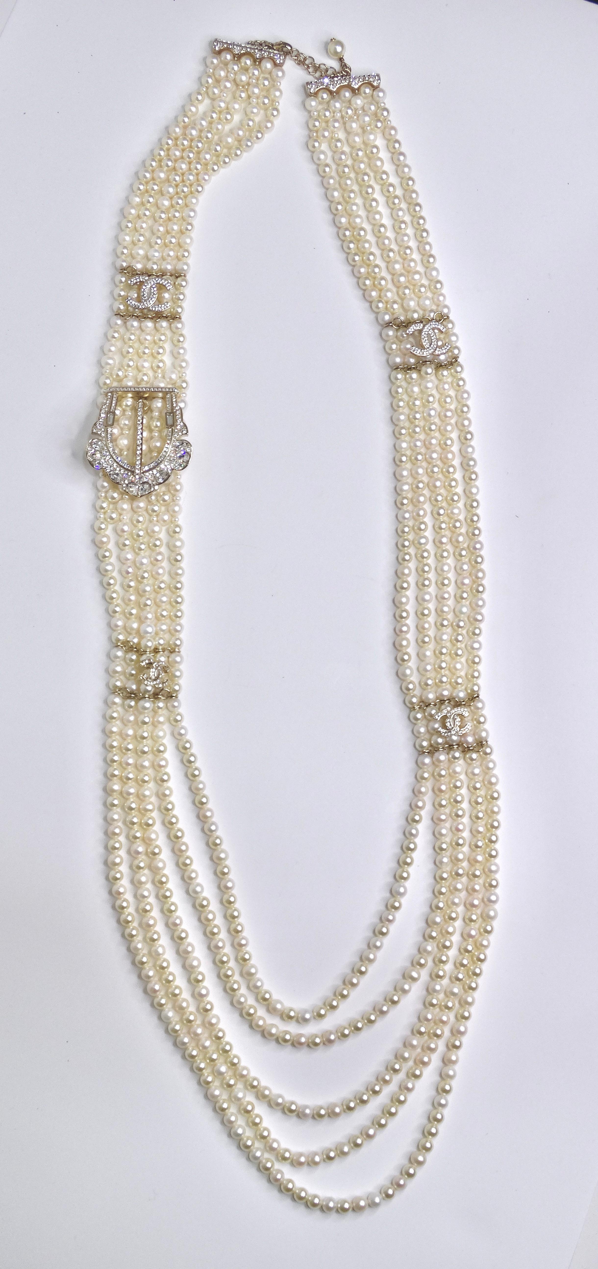Chanel Mehrstrangige Halskette mit Perlen und Kristallschnalle im Angebot 2