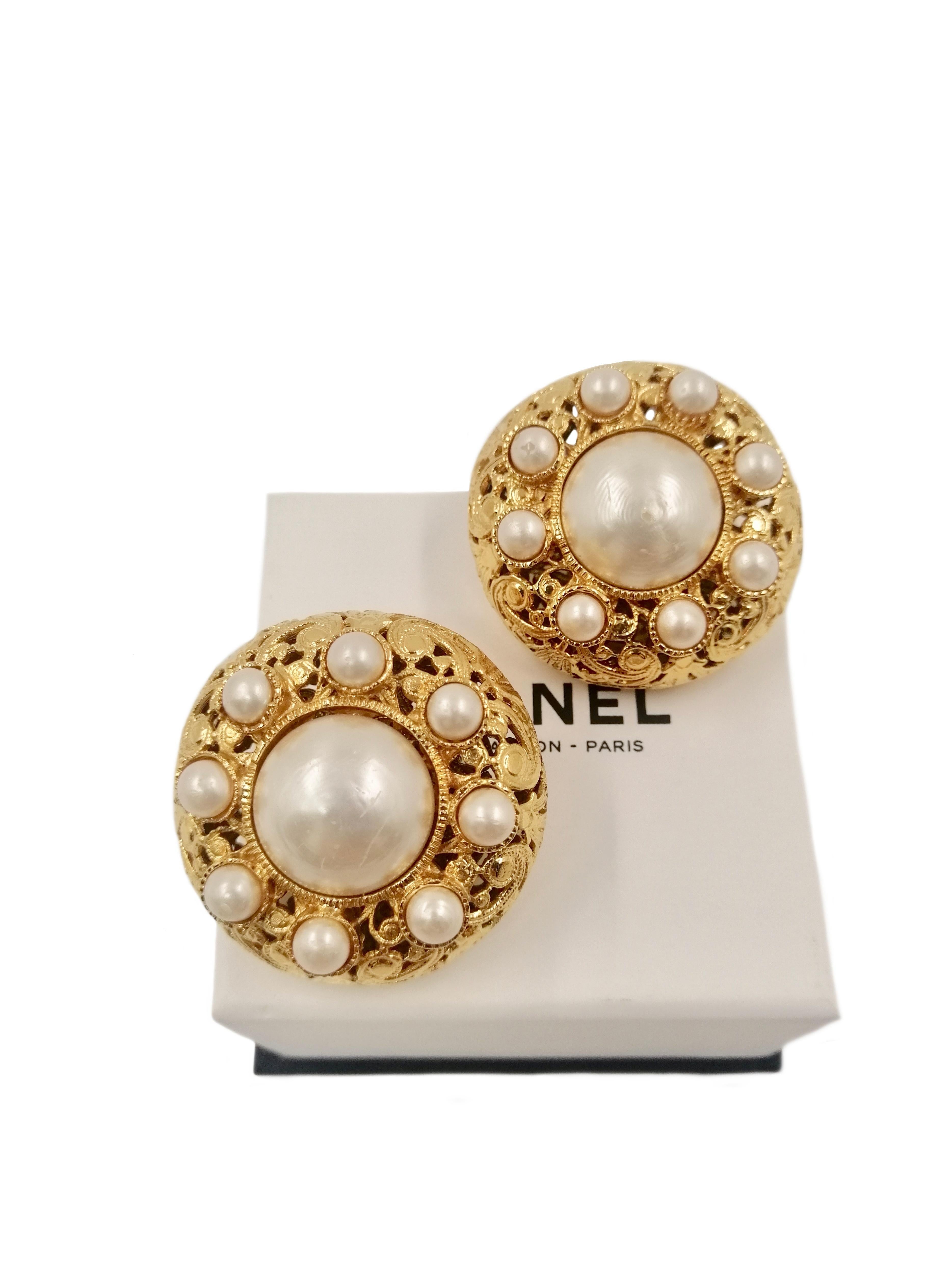 Chanel pearls earrings In Good Condition For Sale In Rubiera, RE