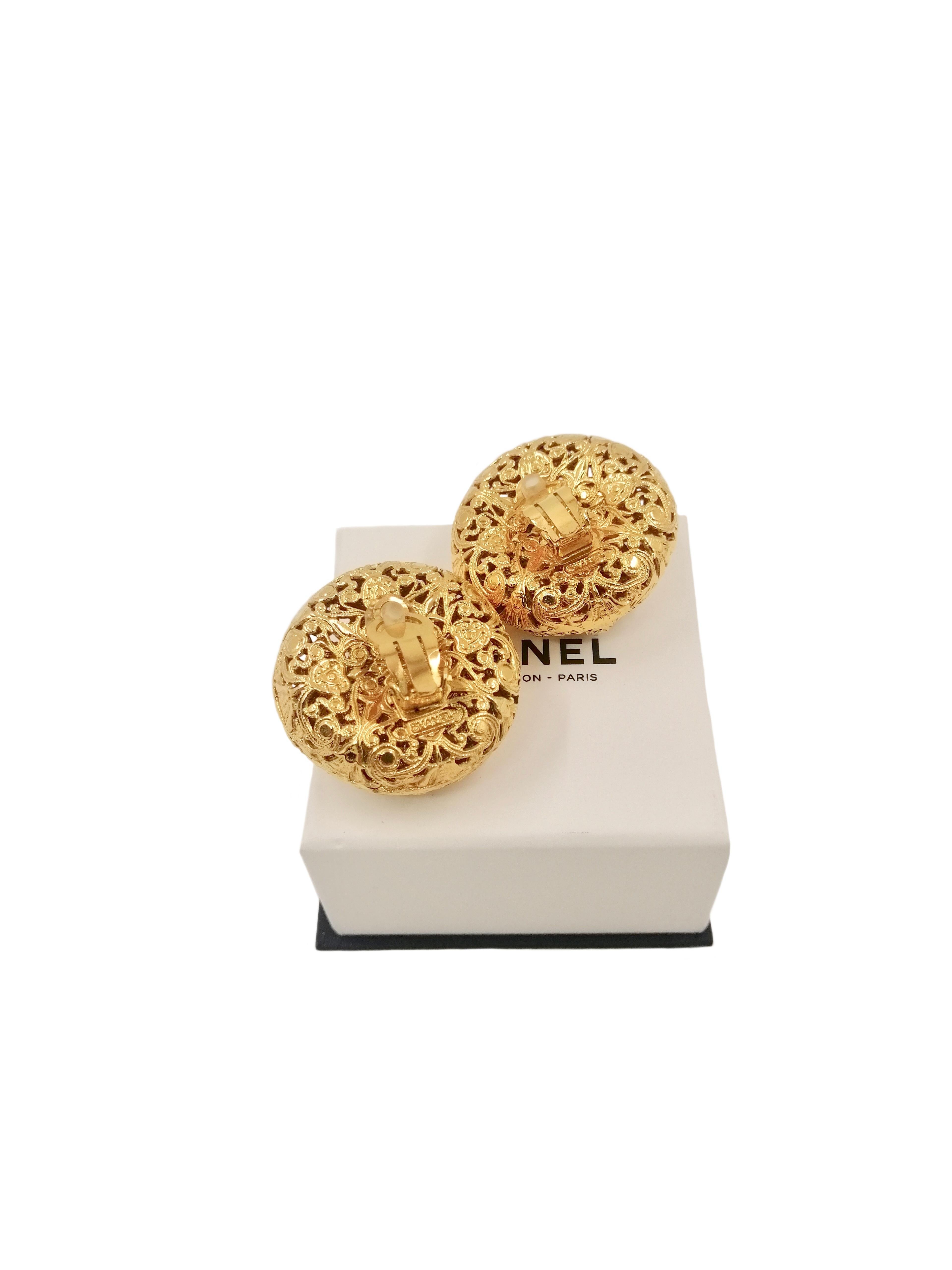 Women's Chanel pearls earrings For Sale