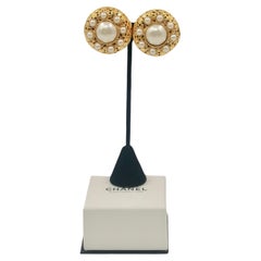Retro Chanel pearls earrings