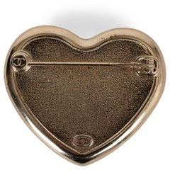 CHANEL pearly white 21B STRASS CC PEARL HEART Brooch