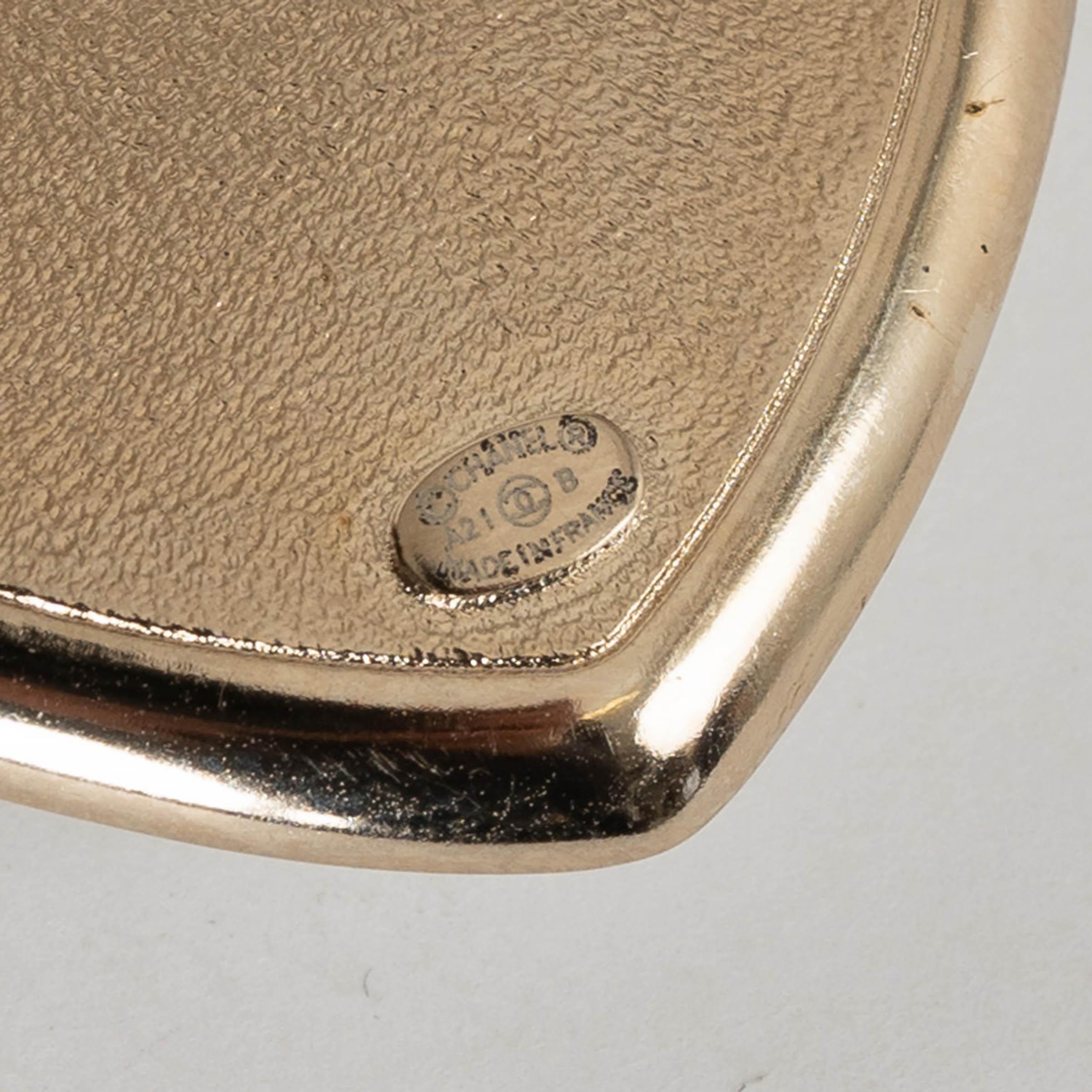 De las mujeres CHANEL blanco nacarado 21B STRASS CC CORAZÓN DE PERLAS Broche en venta