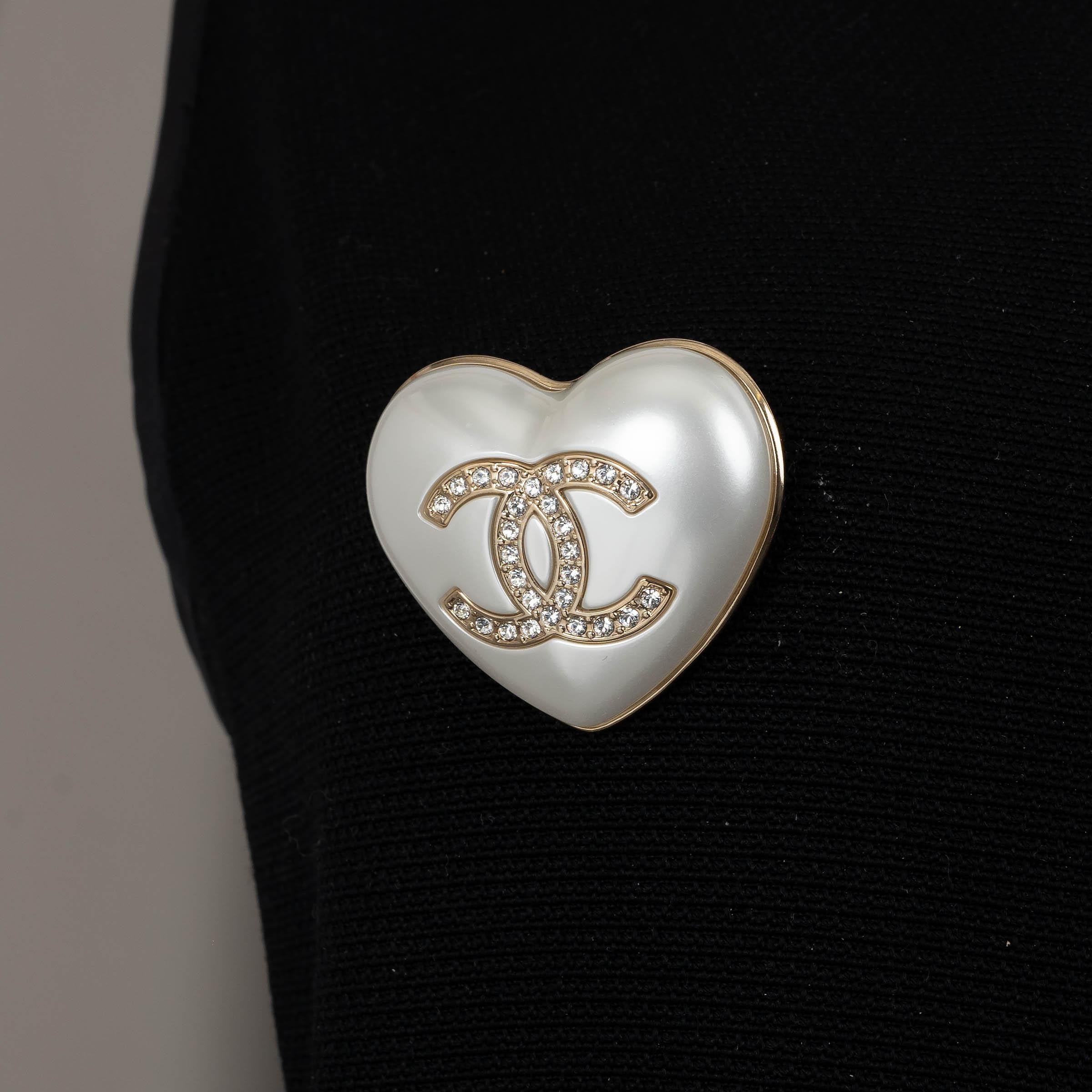 CHANEL blanco nacarado 21B STRASS CC CORAZÓN DE PERLAS Broche en venta 2