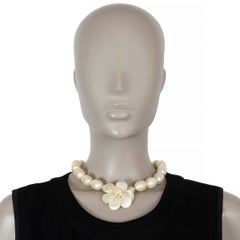 CHANEL pearly white 98P CAMELLIA IMITATION PEARL Choker Necklace