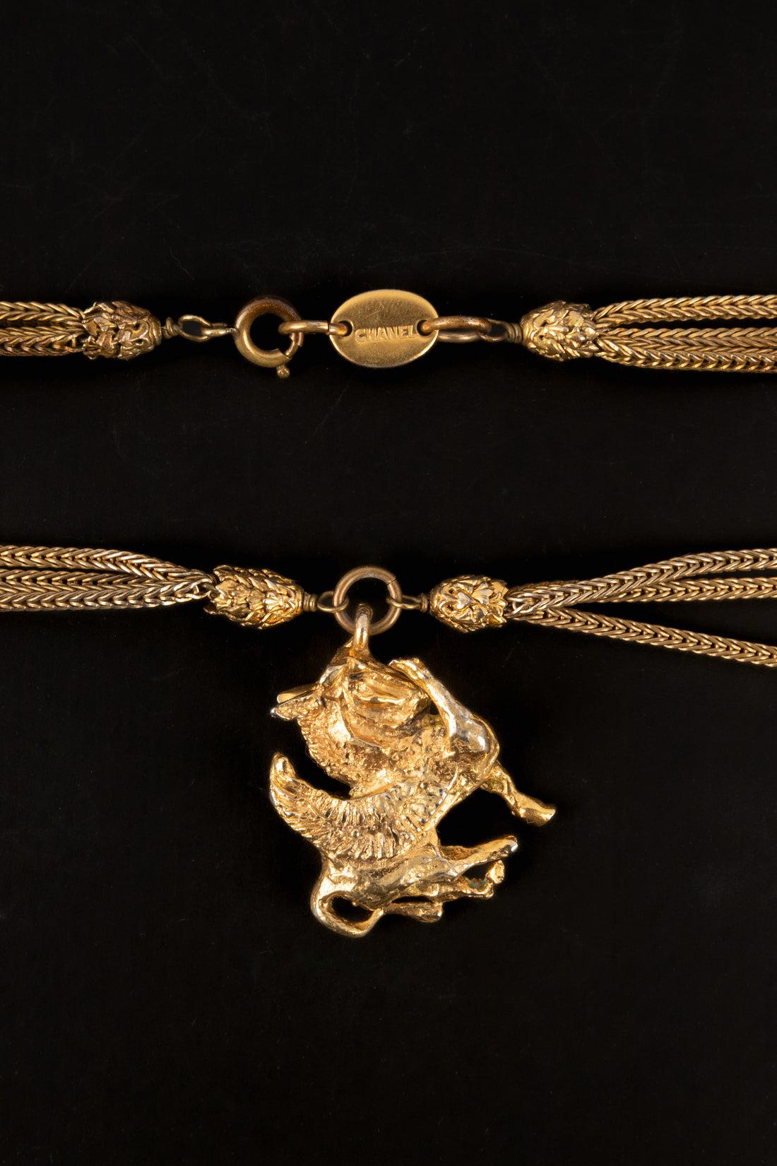 Chanel Collier haute couture Pegasus en métal doré Excellent état - En vente à SAINT-OUEN-SUR-SEINE, FR