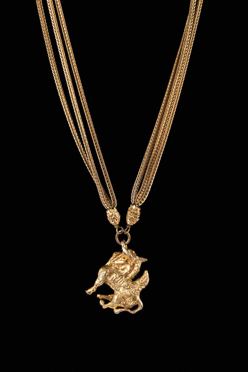 Chanel Collier haute couture Pegasus en métal doré en vente 1