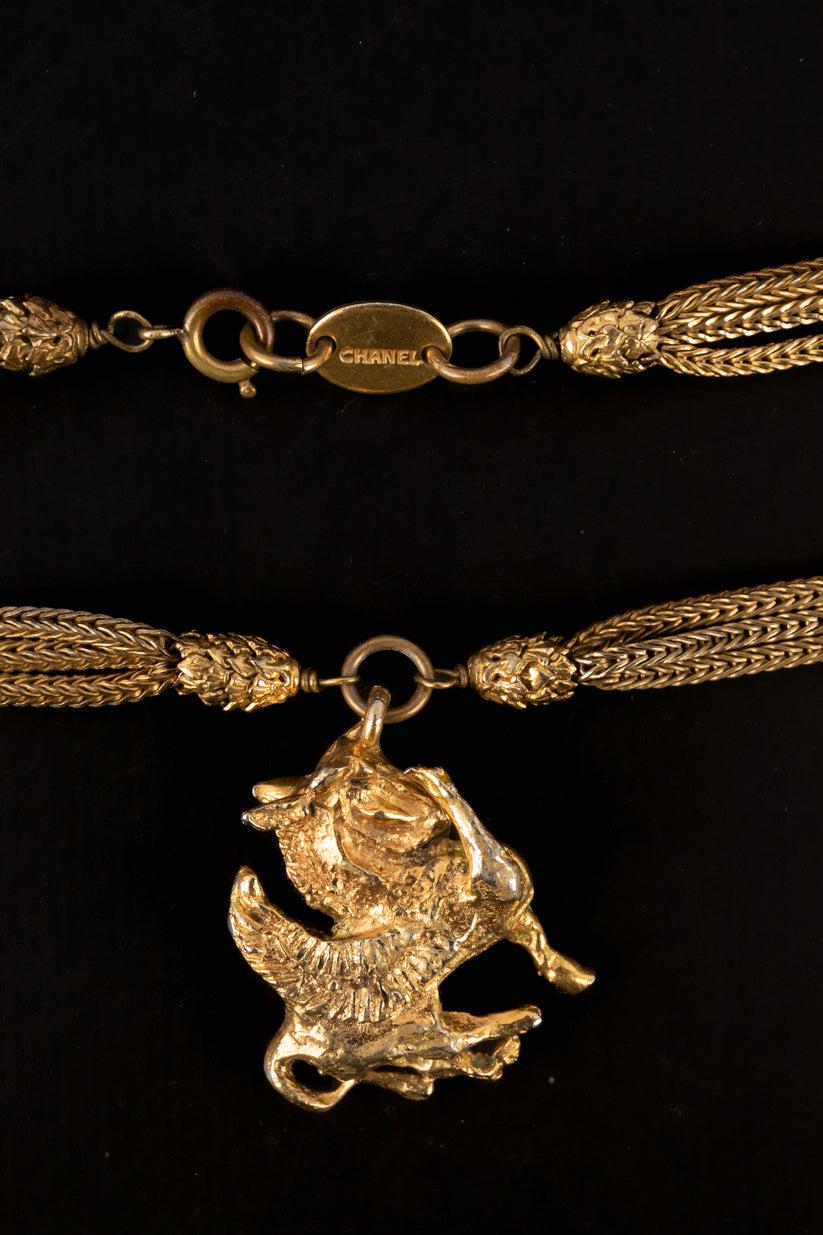 Chanel Collier haute couture Pegasus en métal doré en vente 4