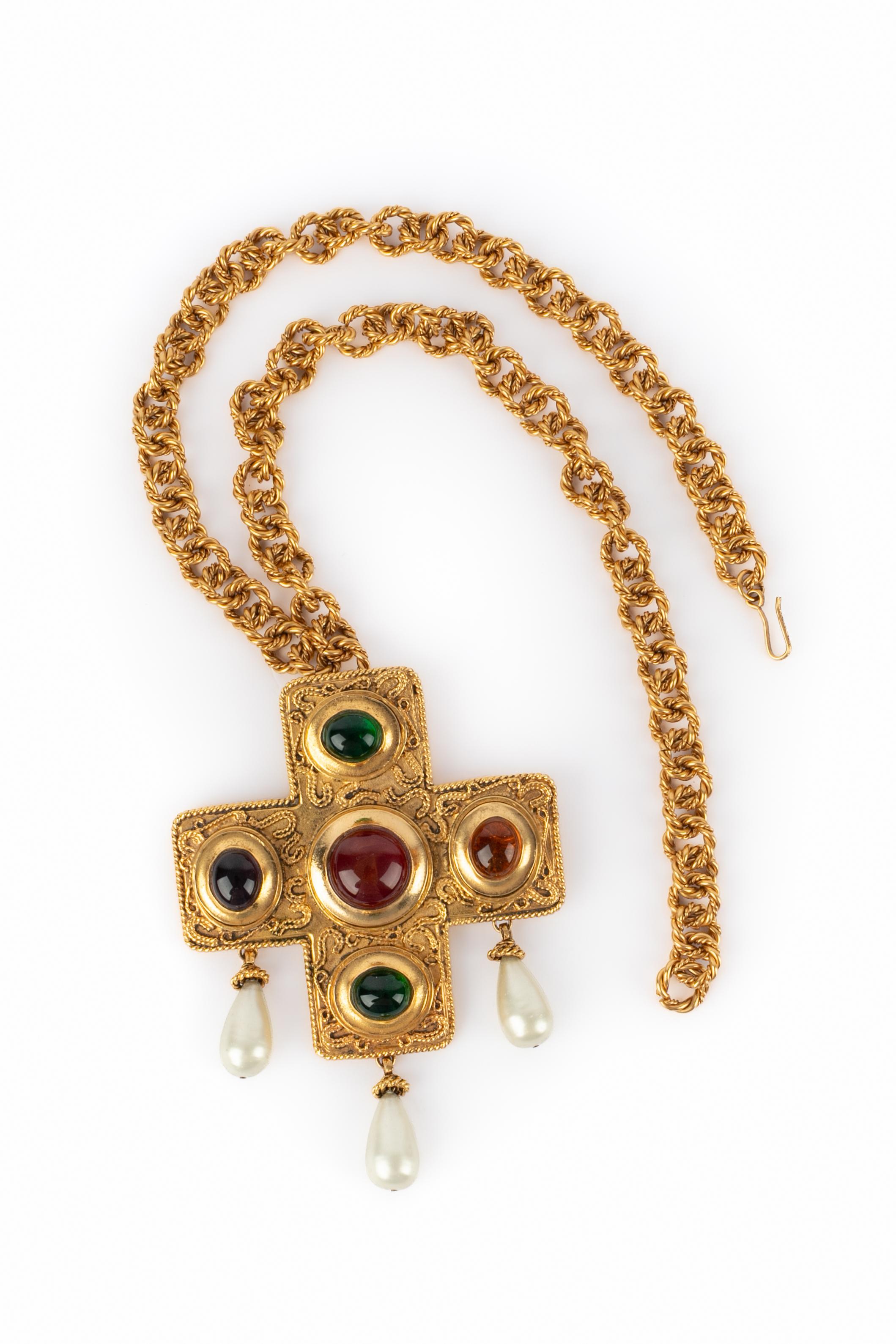 Chanel pendant brooch In Excellent Condition For Sale In SAINT-OUEN-SUR-SEINE, FR